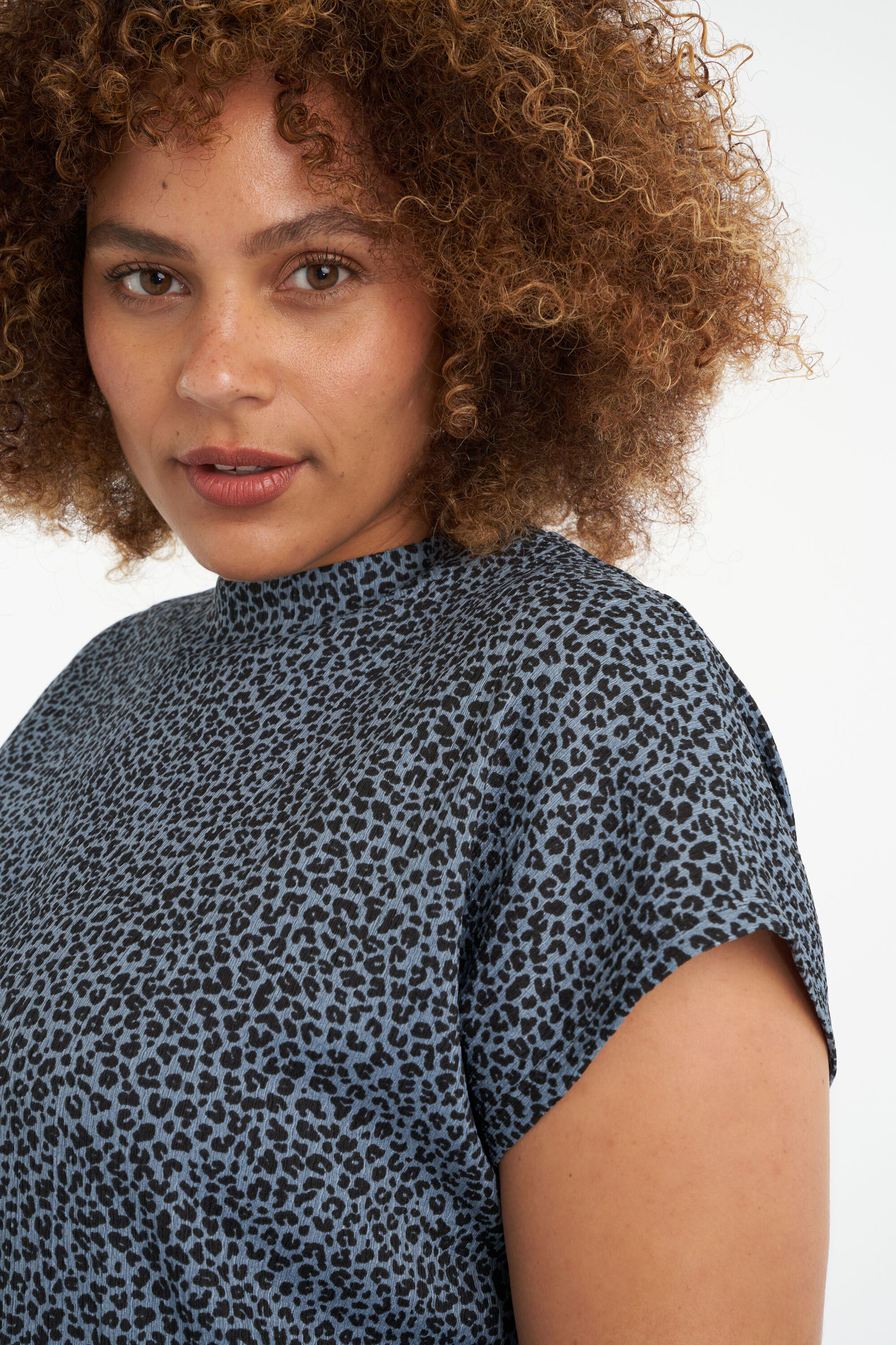 T&uacute;nica con estampado image number 4