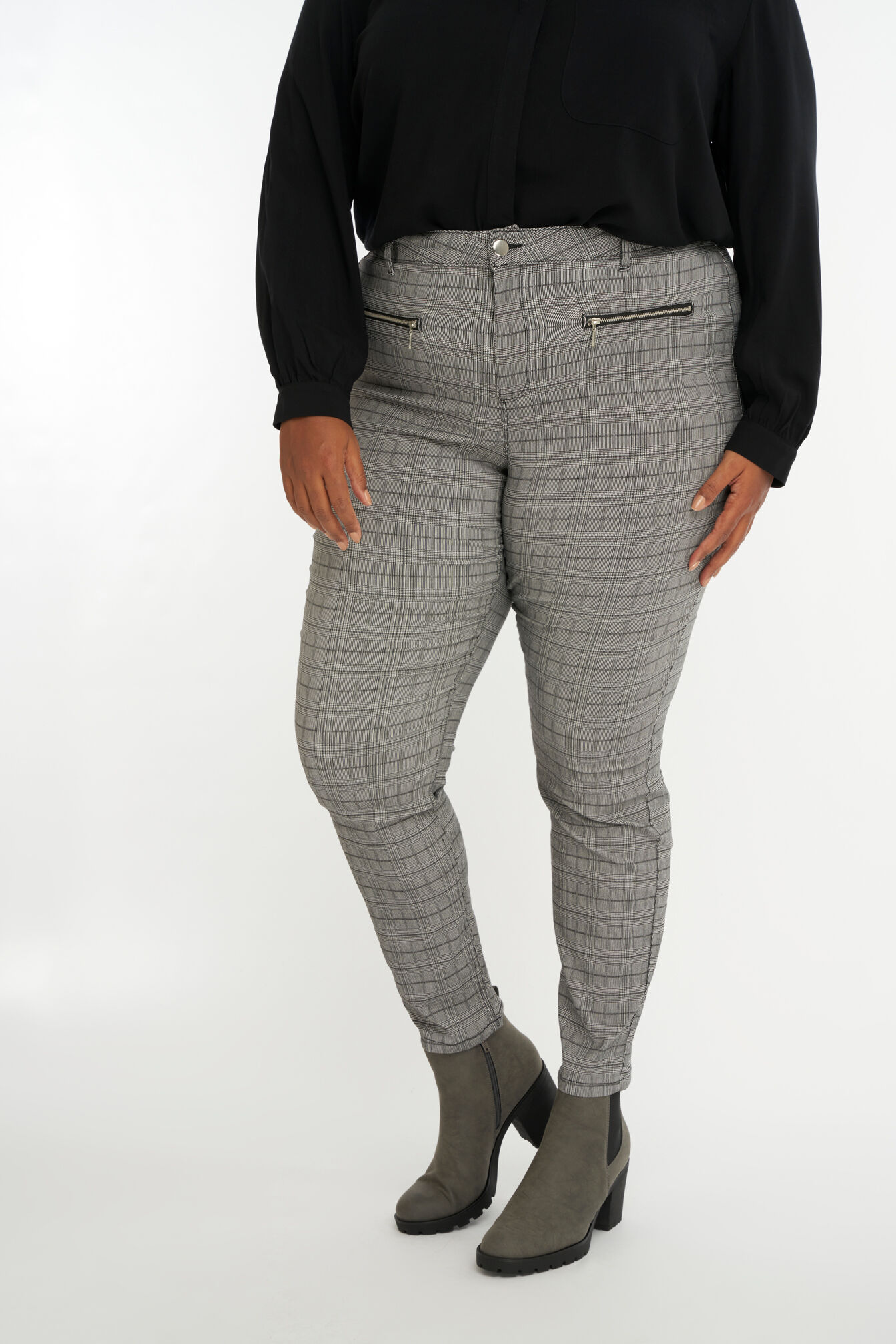 Pantalones con cremalleras decorativas image number 4