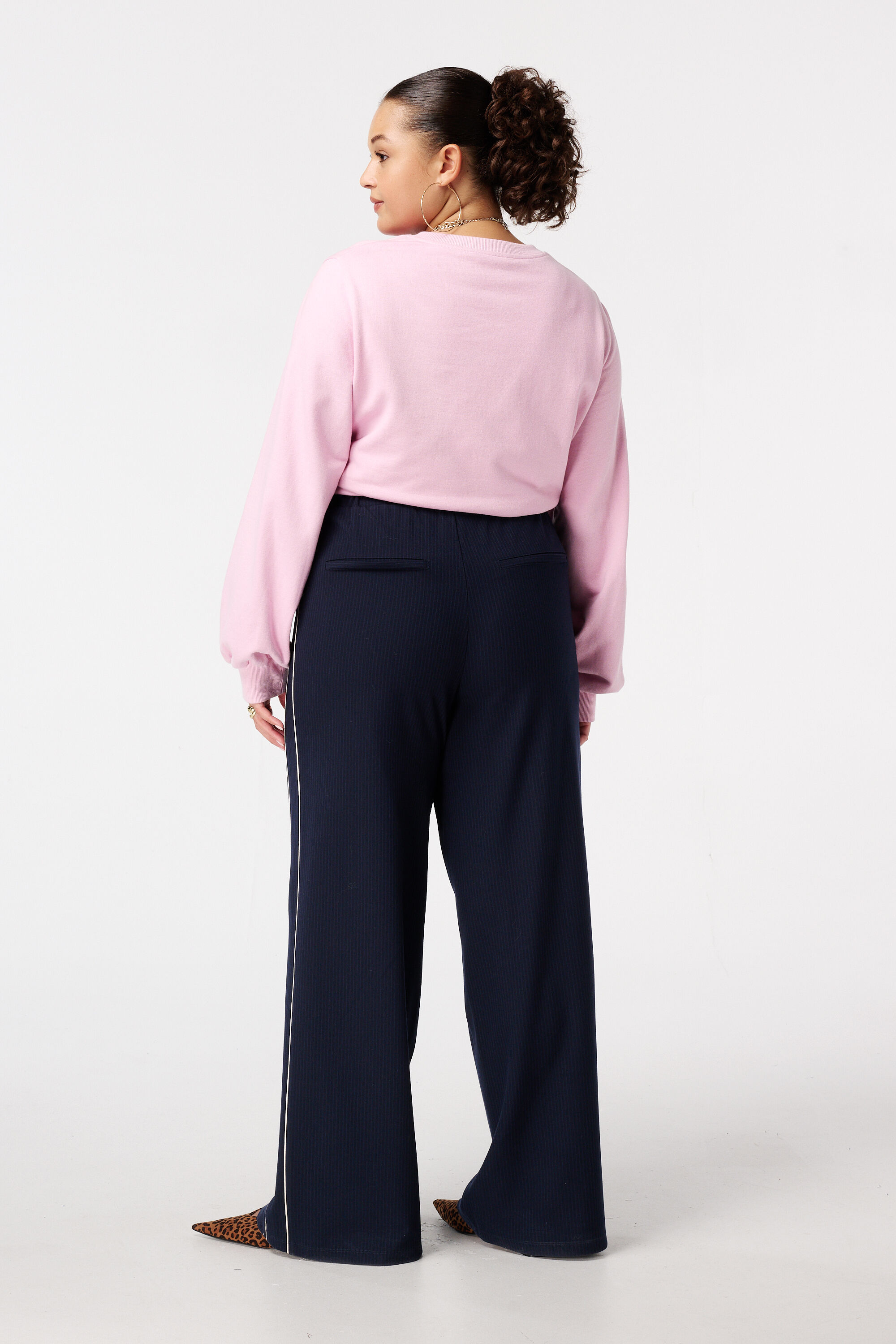 Pantalones a rayas image number 3