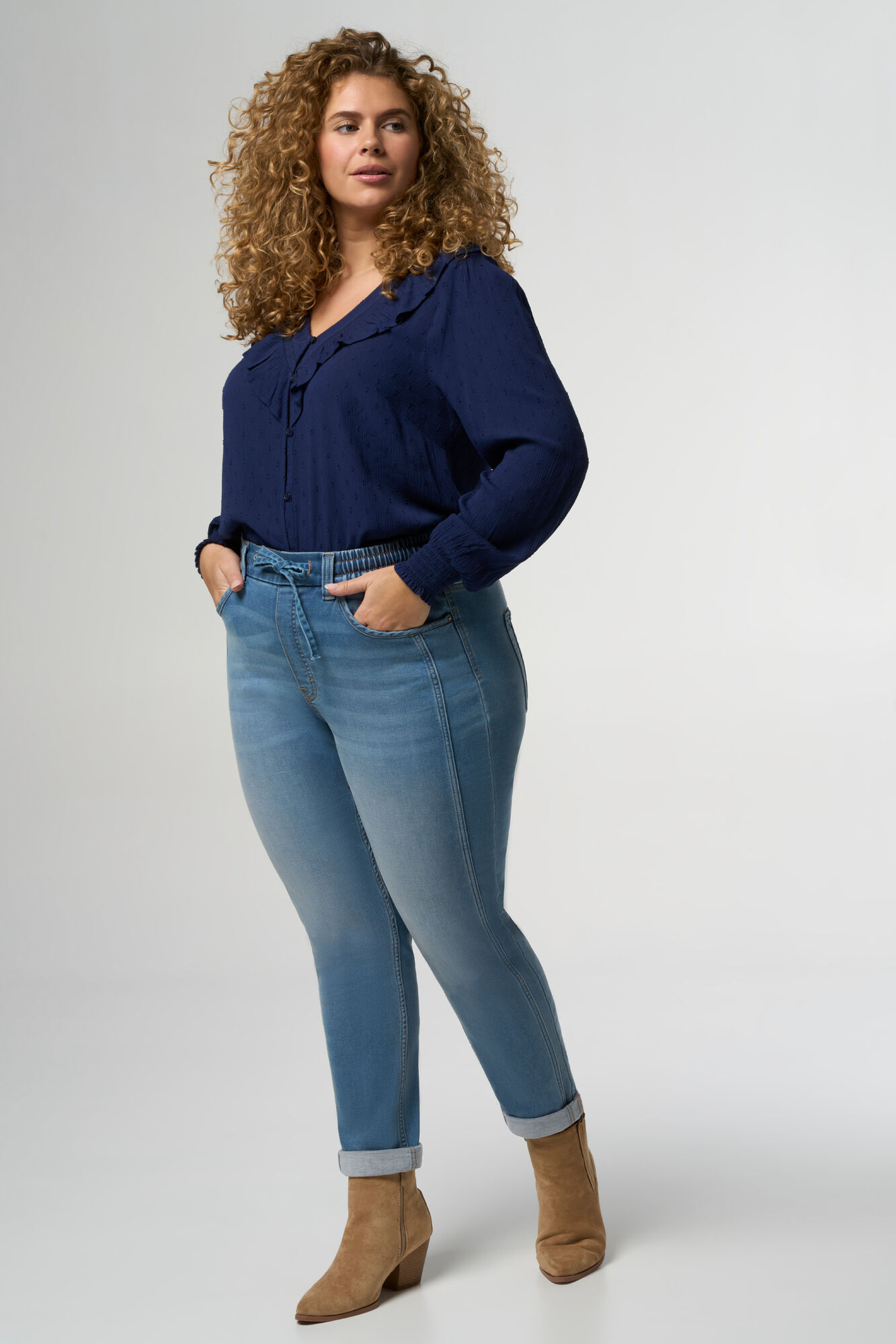 Pantalones joggers de denim image number 6