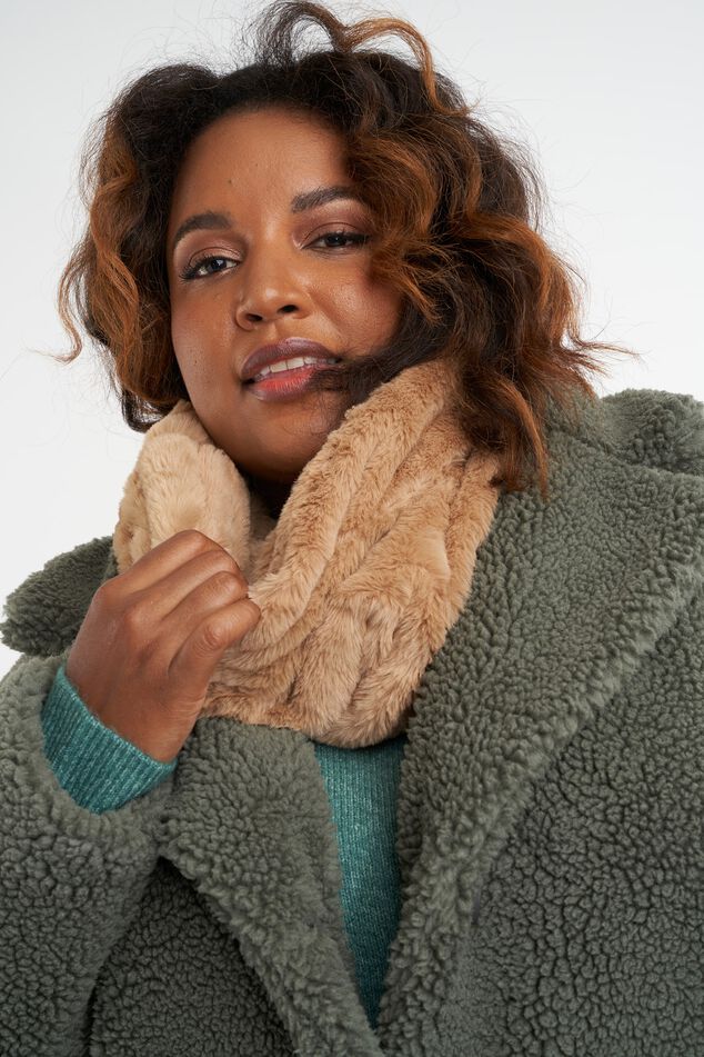 Cuello alto con suave pelo image number 2