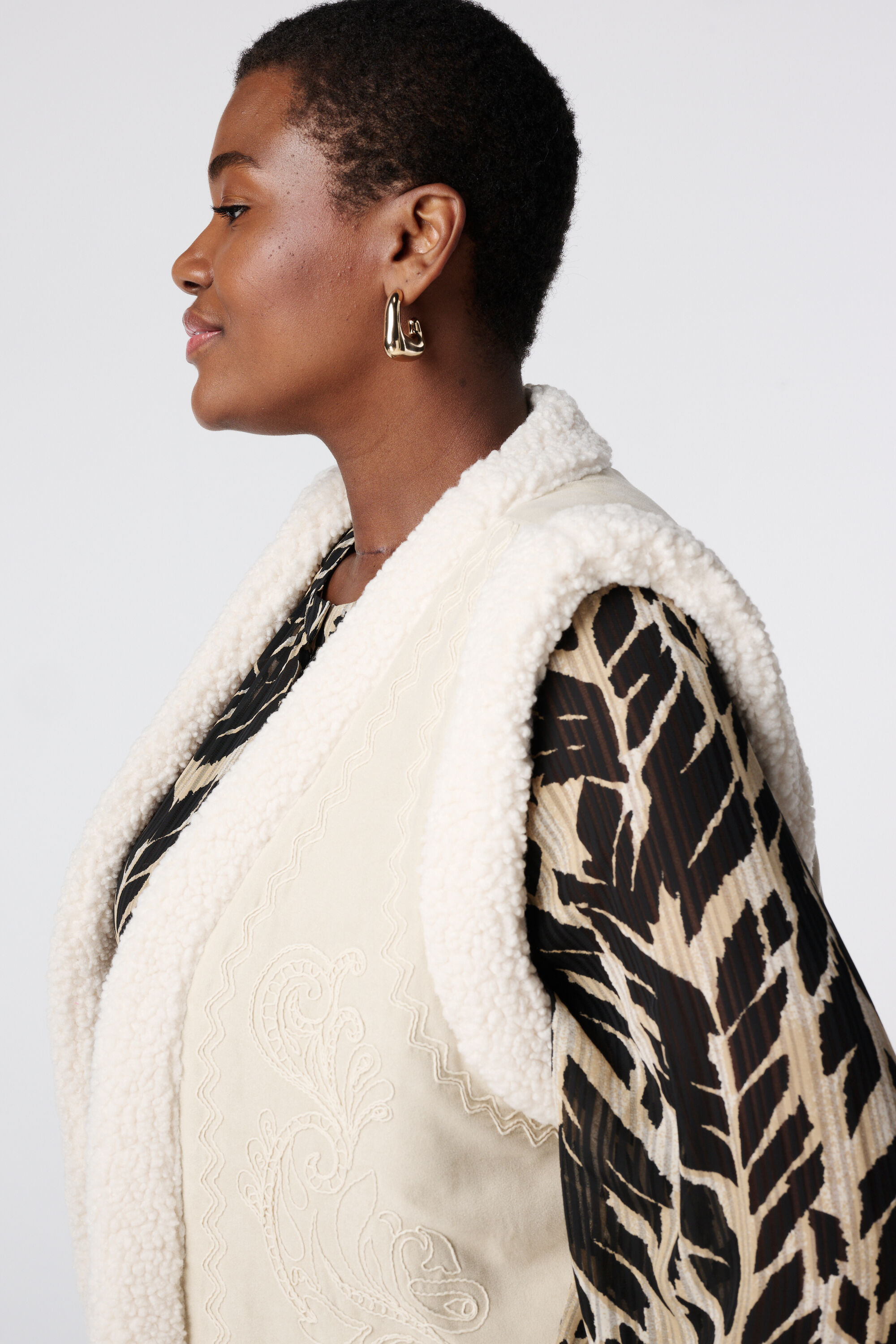 Chaleco con forro de peluche image number 4