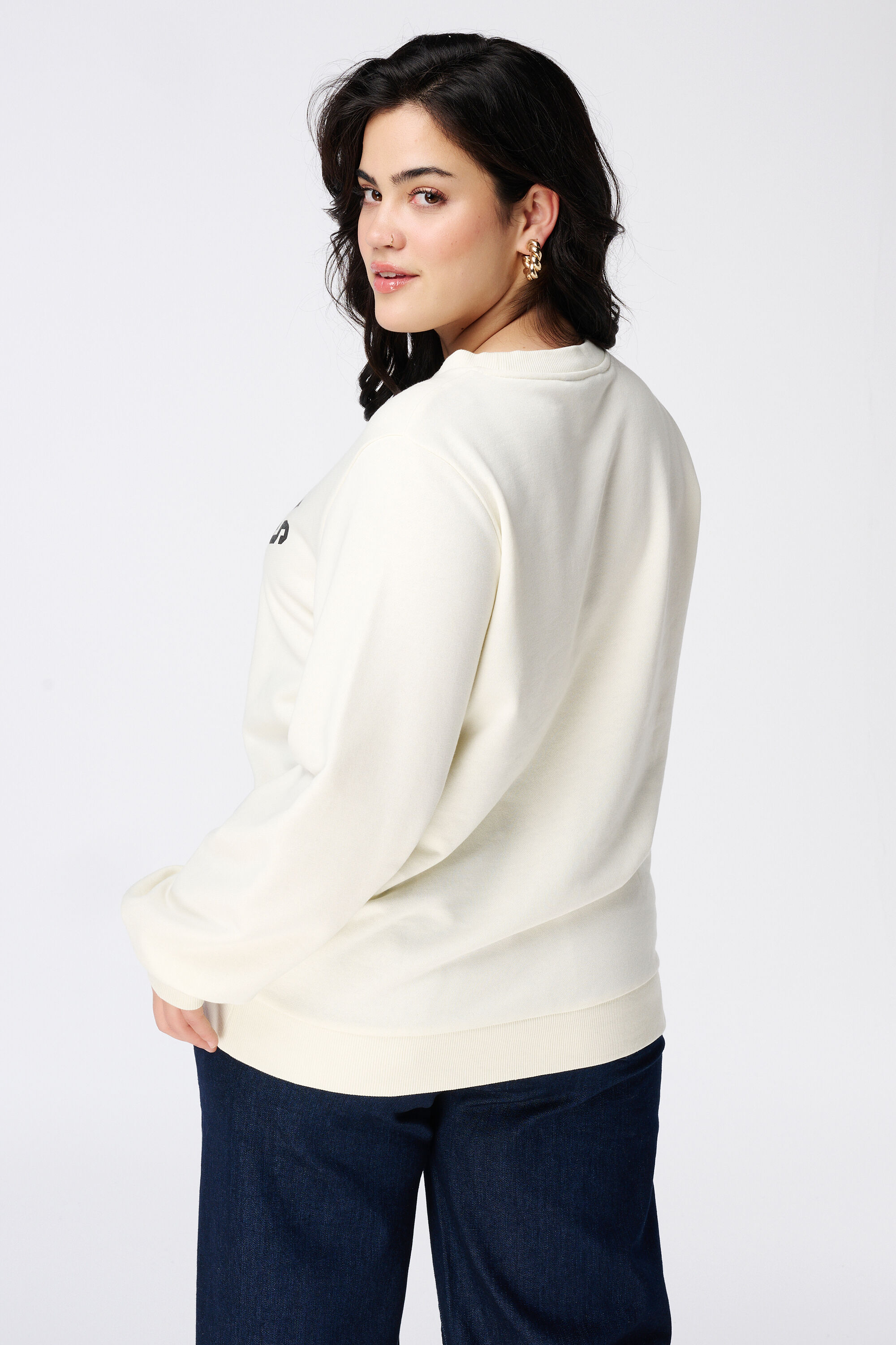 Su&eacute;ter con texto image number 3