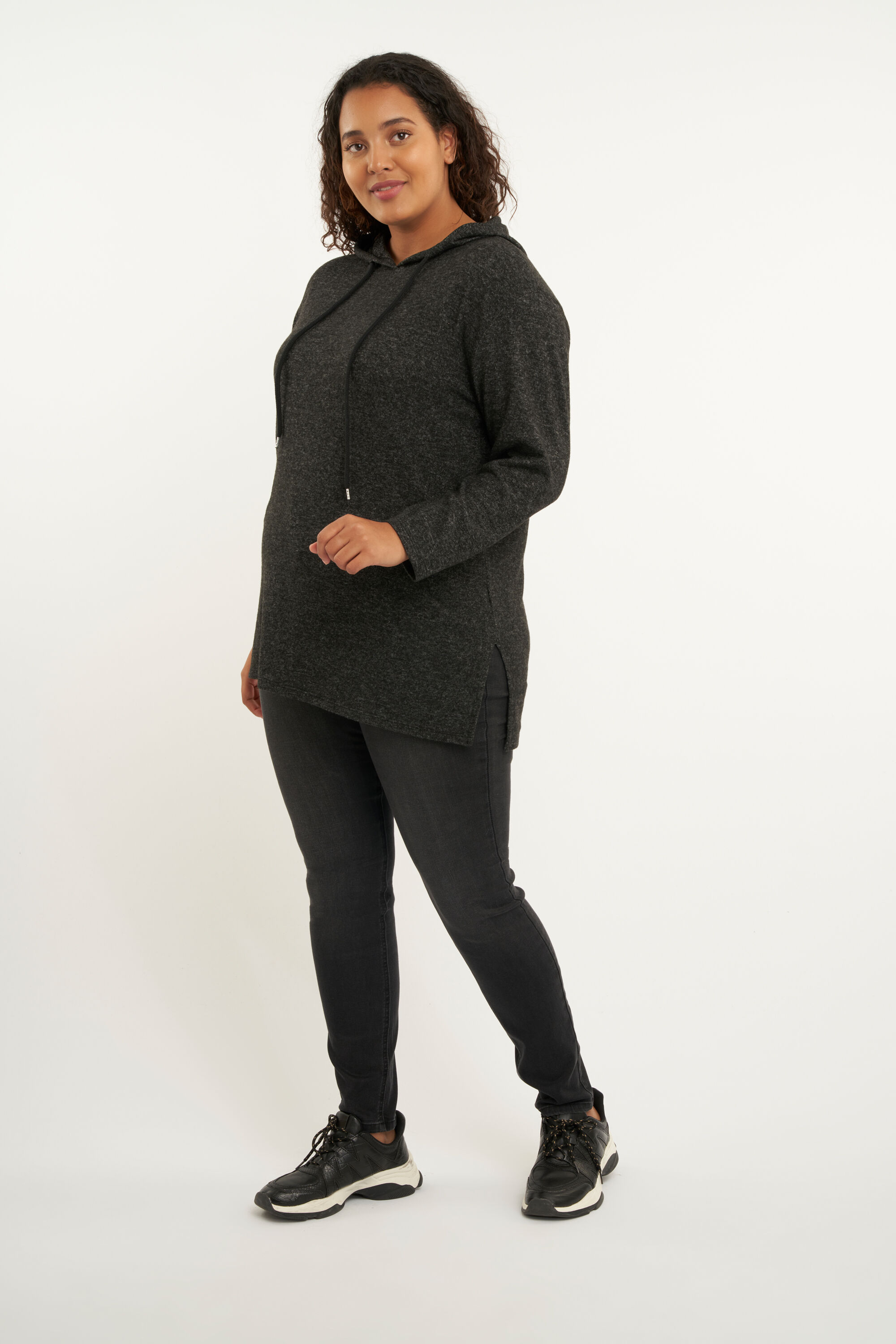 Su&eacute;ter con capucha  image number 6