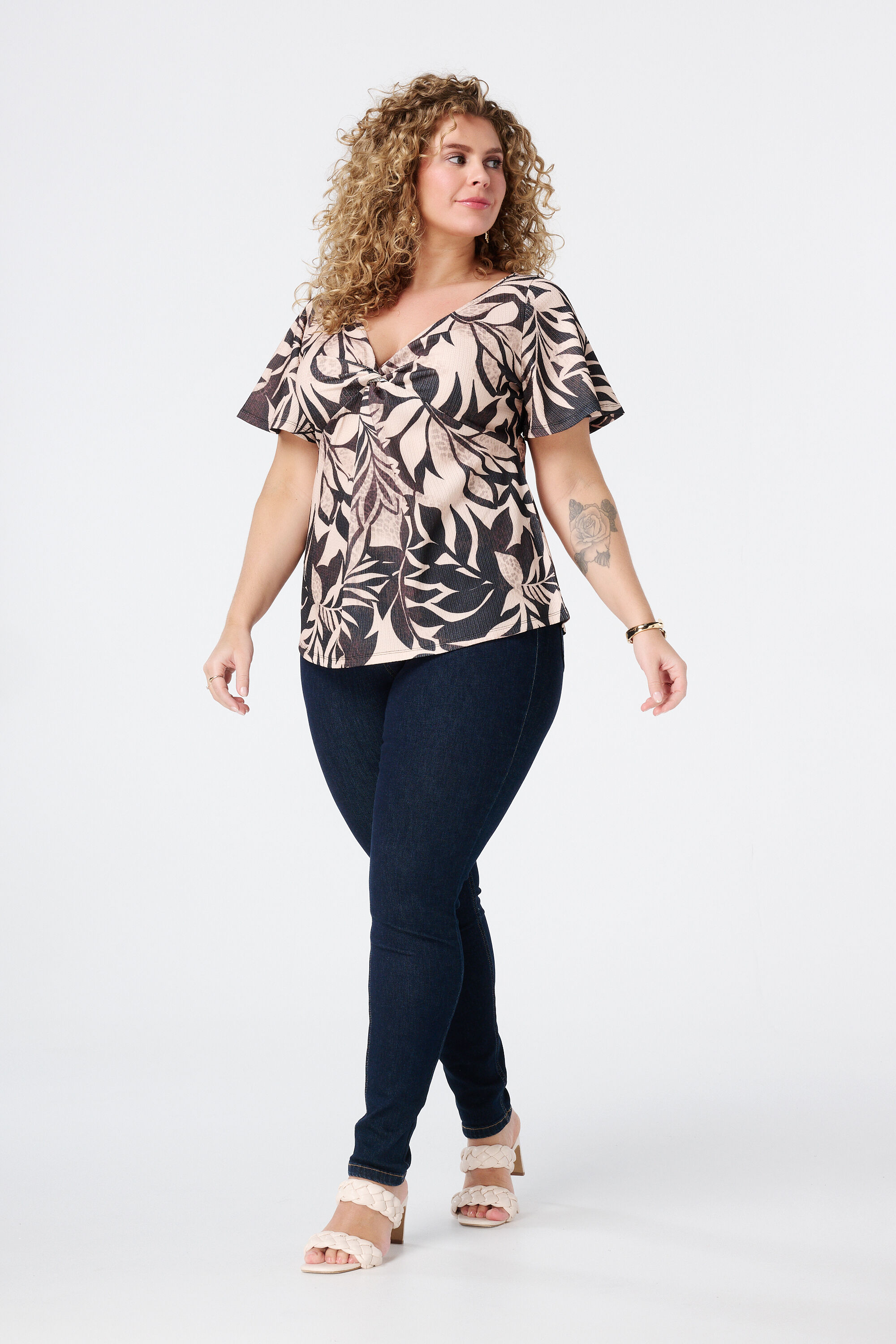 Top con textura y manga corta image number 5