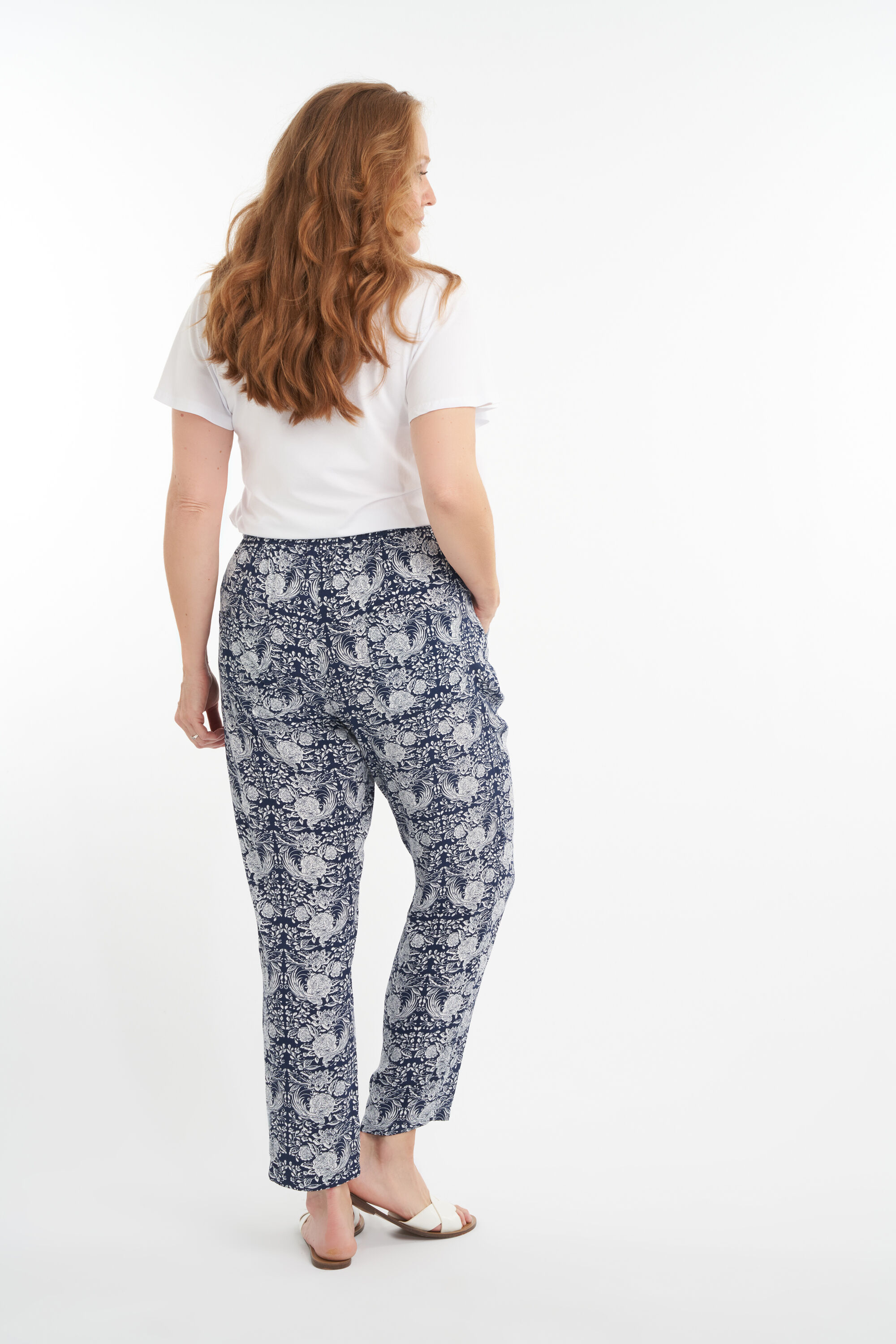 Pantalones holgados con estampado image number 2