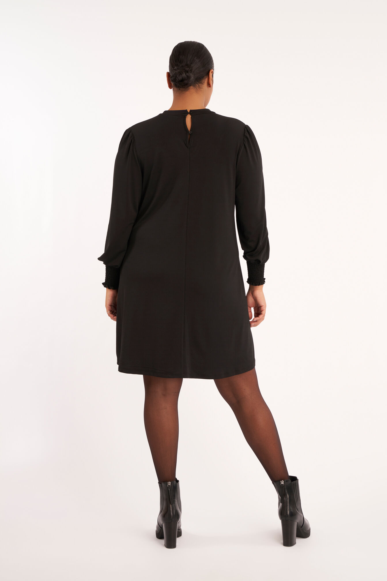 Vestido corto con corte en A image number 3