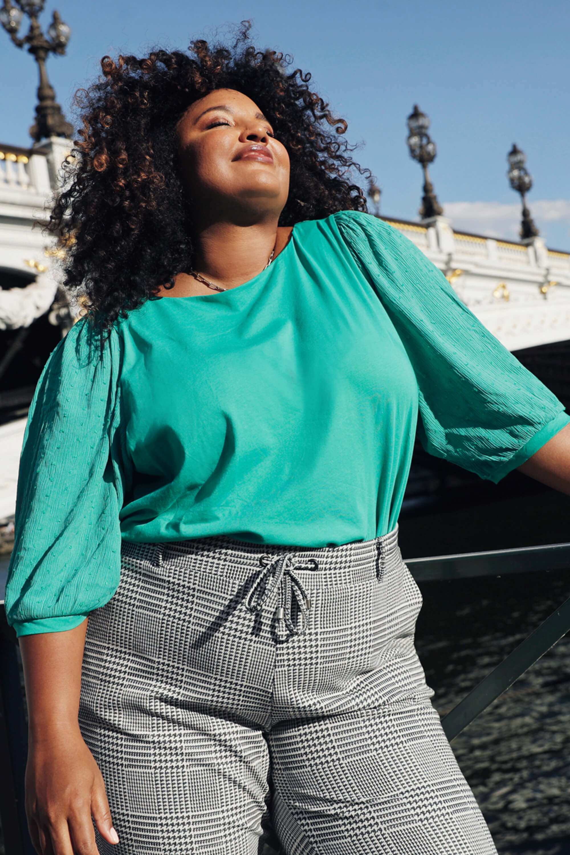 Top con manga abullonada  image number 0