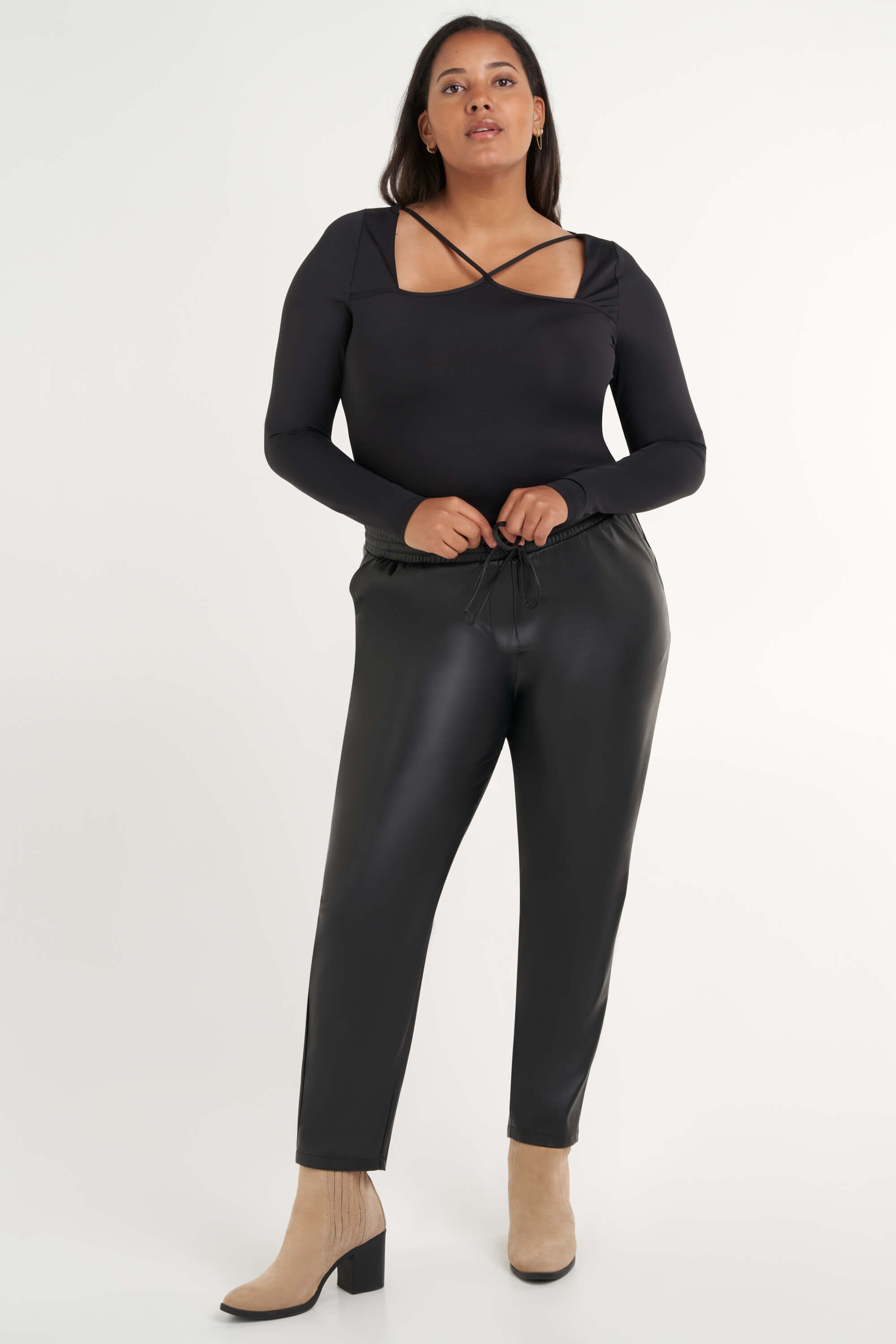 Body con tirantes cruzados. image number 5