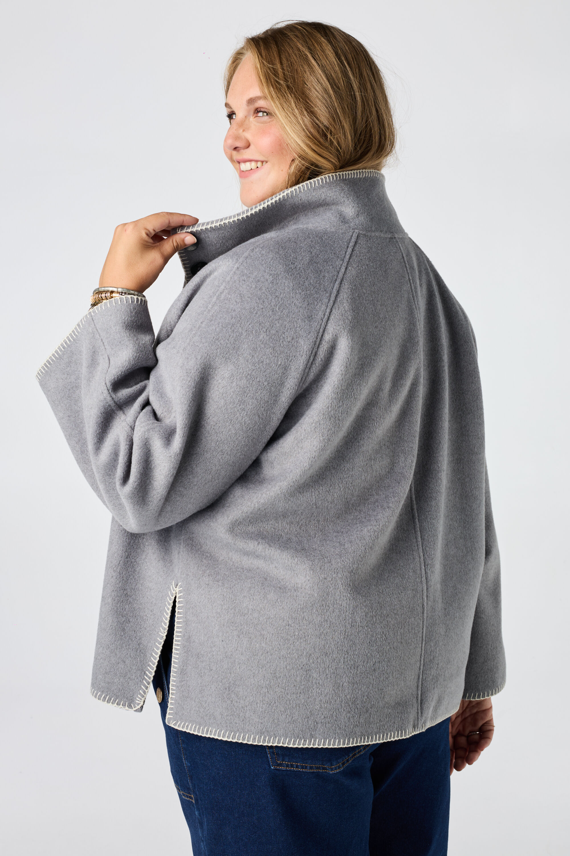 Chaqueta con cuello alto image number 3