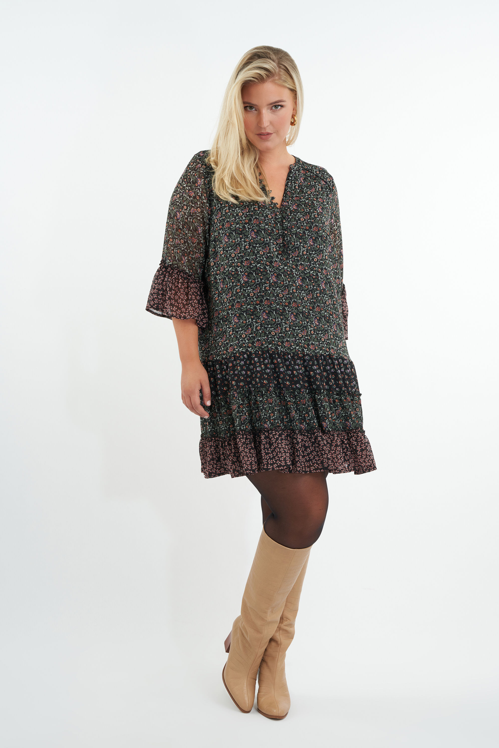 Vestido con estampado image number 5