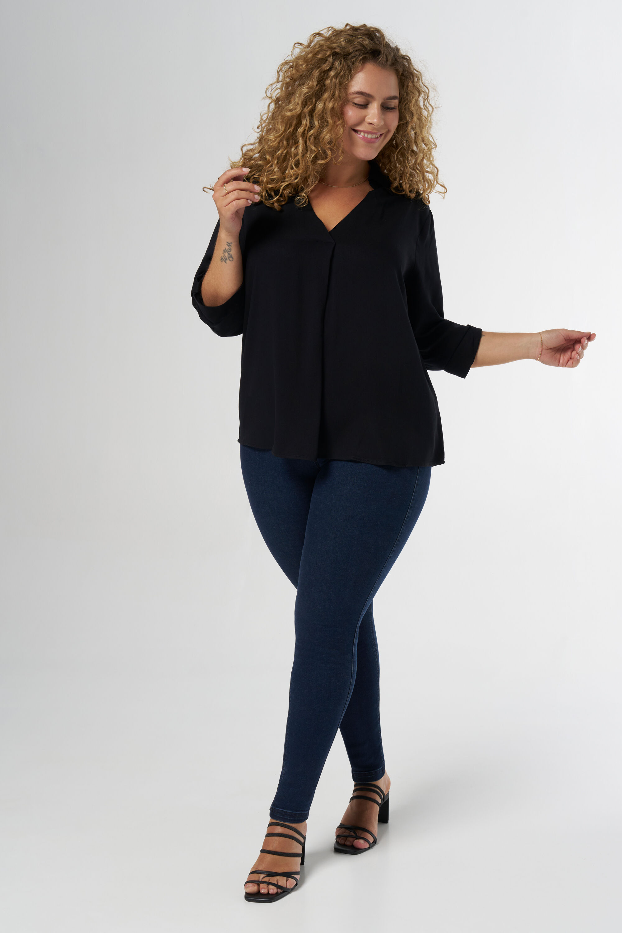 Blusa con escote en V image number 5