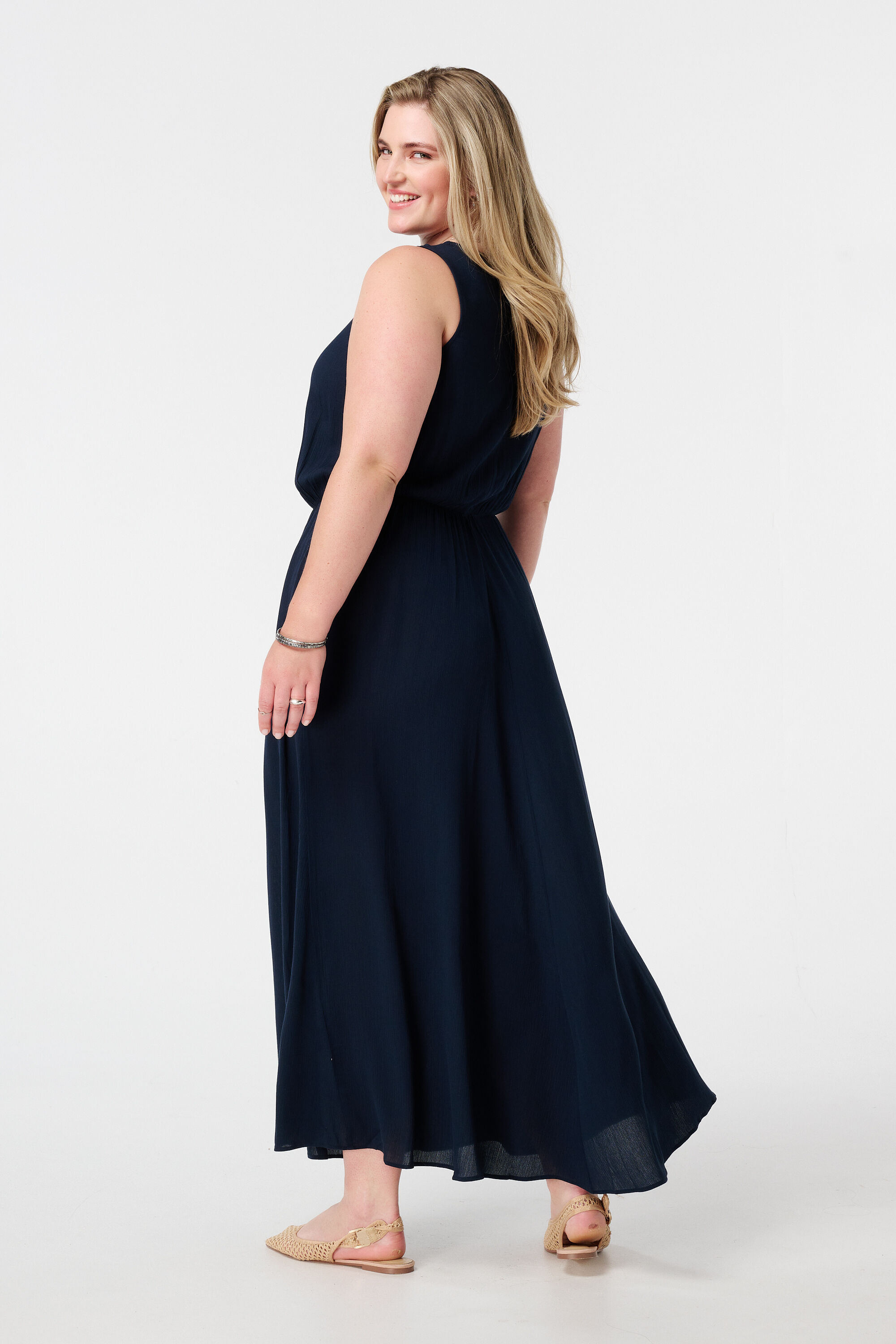 Maxivestido sin mangas image number 3