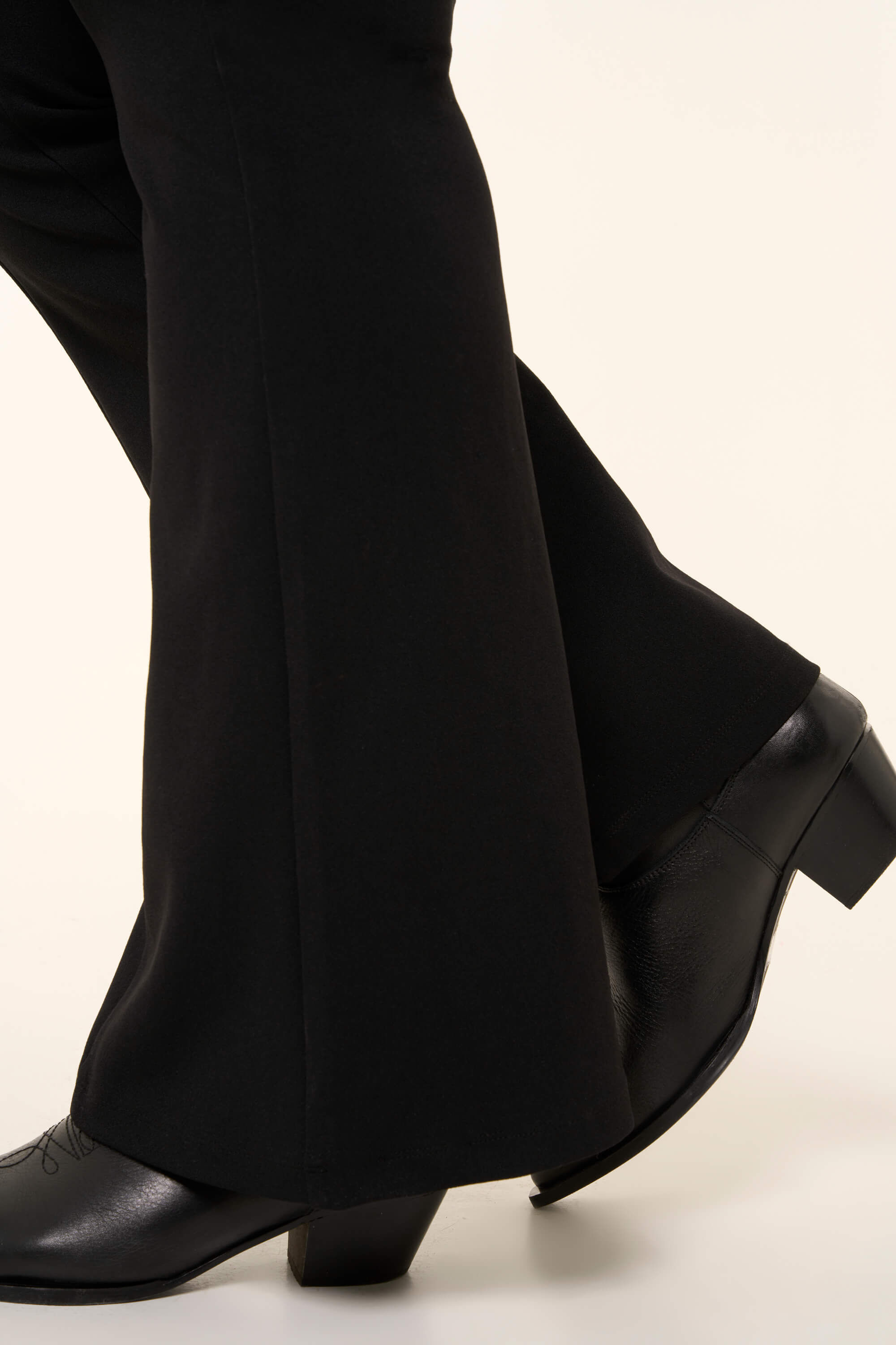 Leggings acampanados image number 5