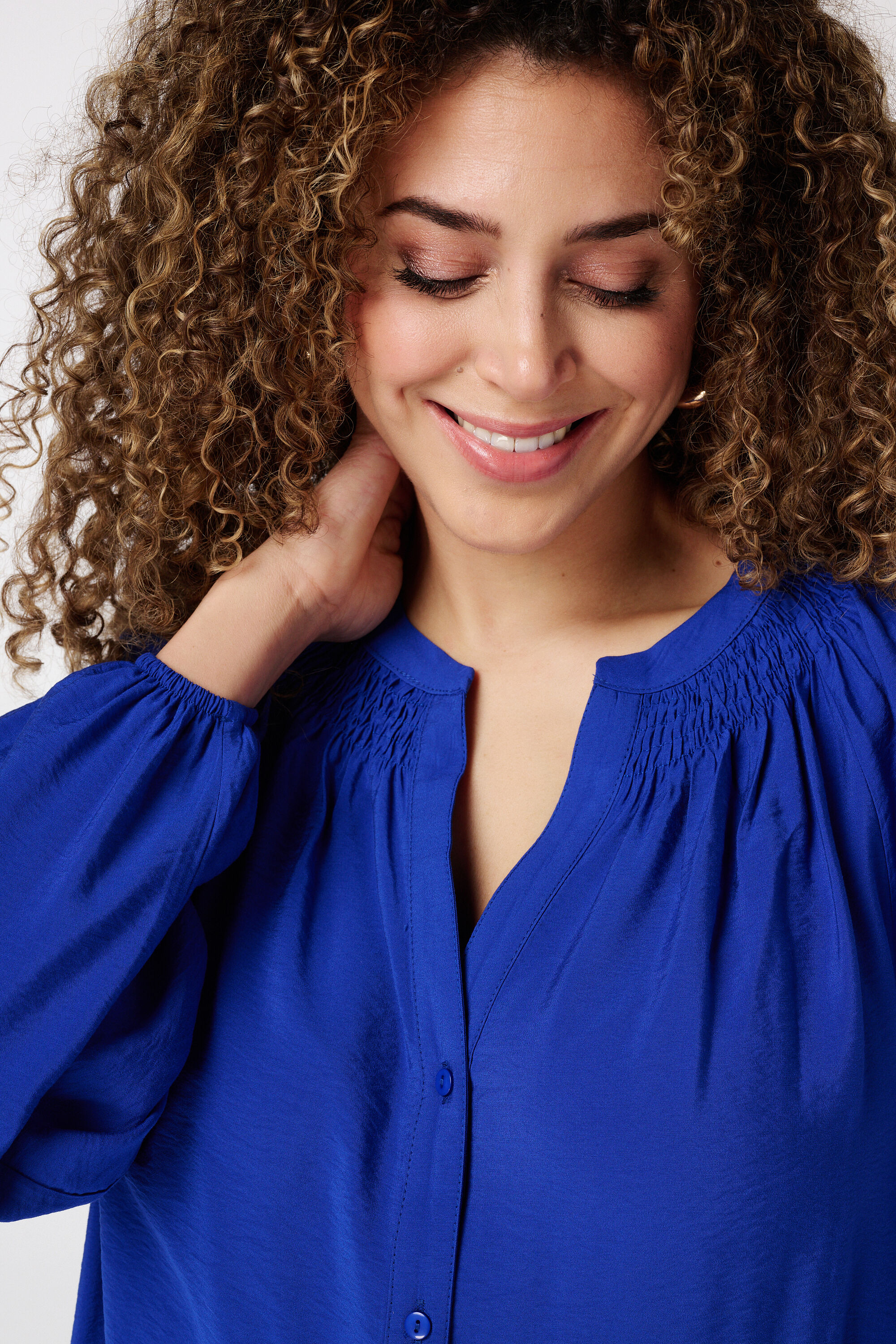 Blusa con detalle fruncido image number 4