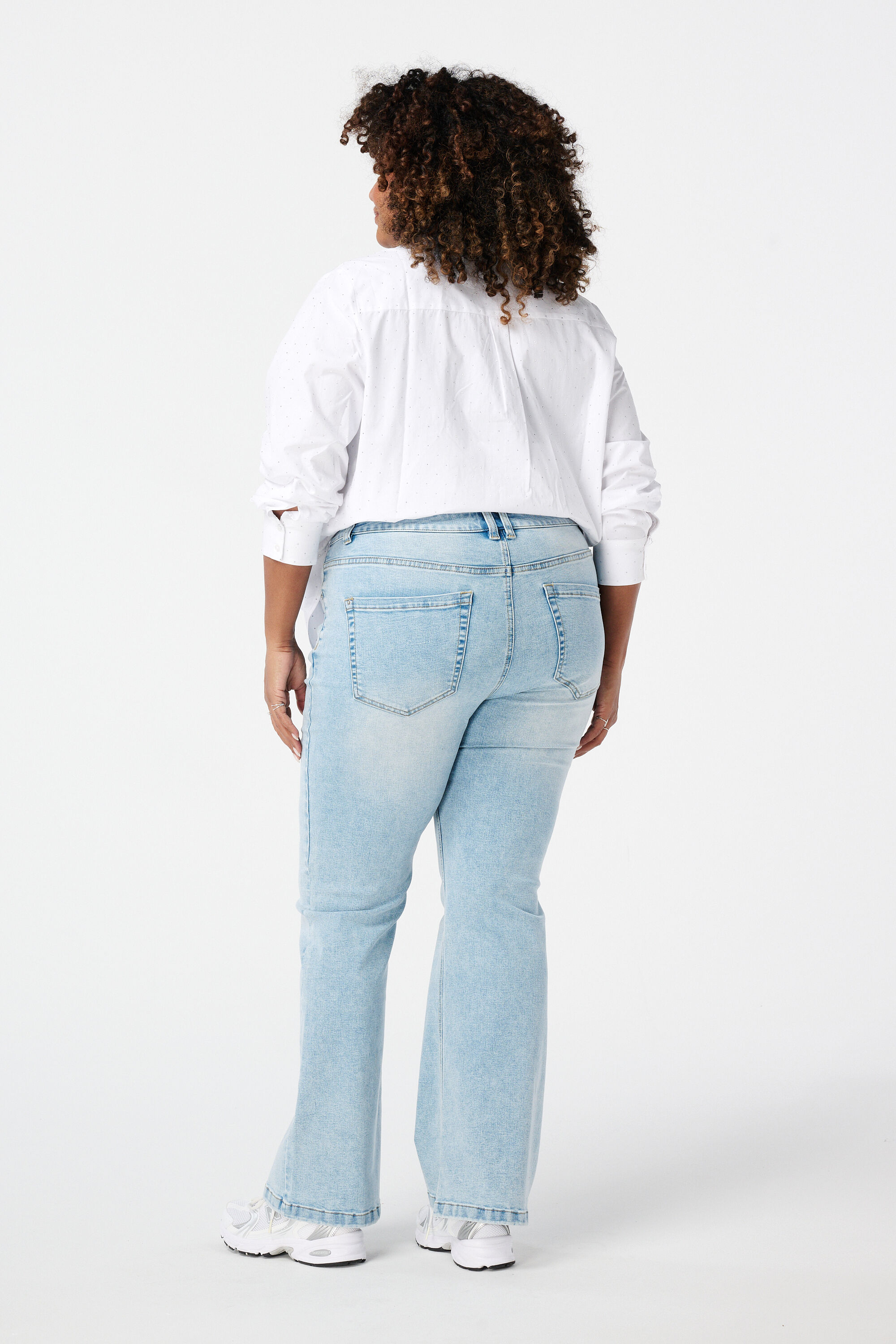 Jeans de pierna acampanada JASMIN image number 3