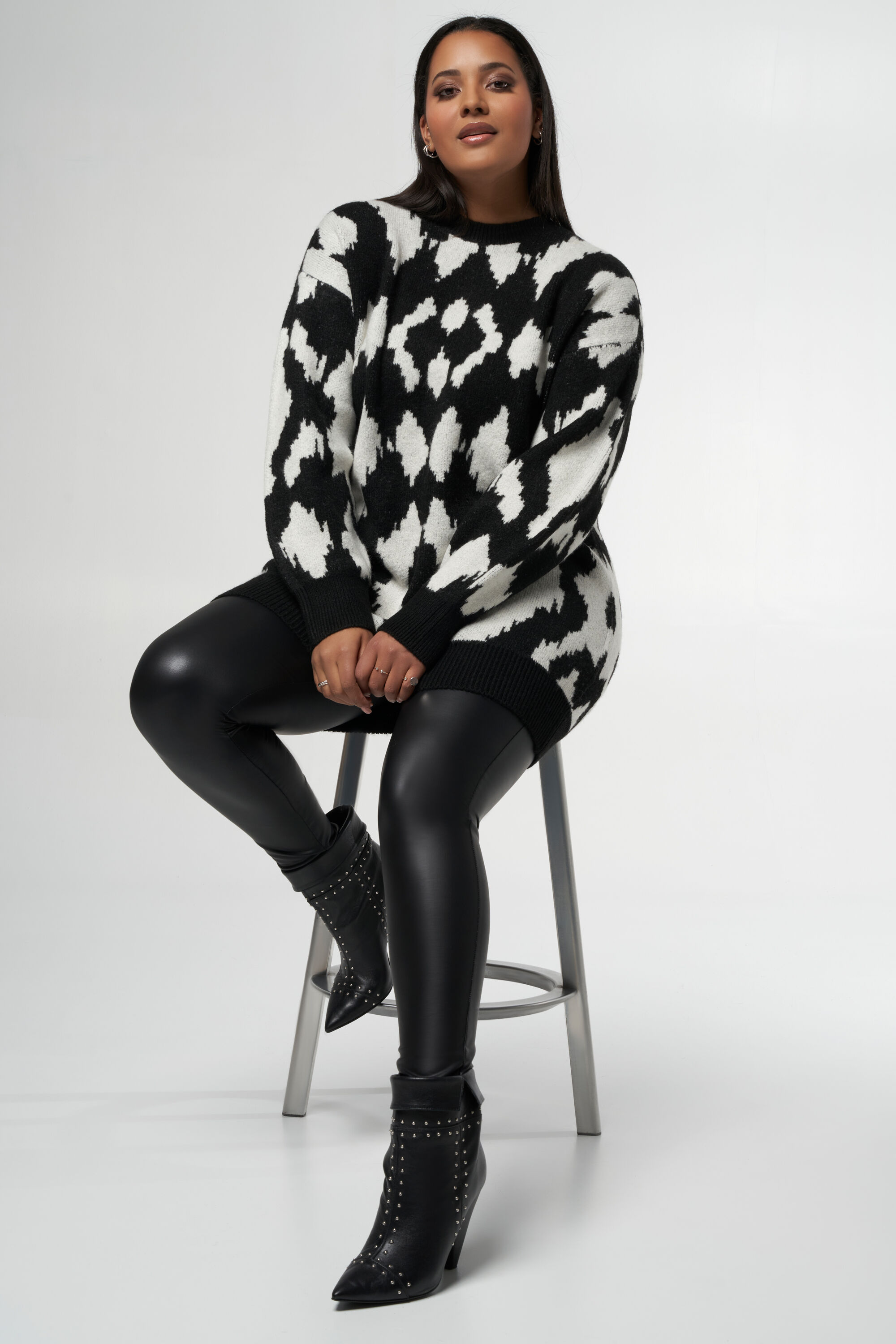 Su&eacute;ter de punto con estampado bicolor image number 5