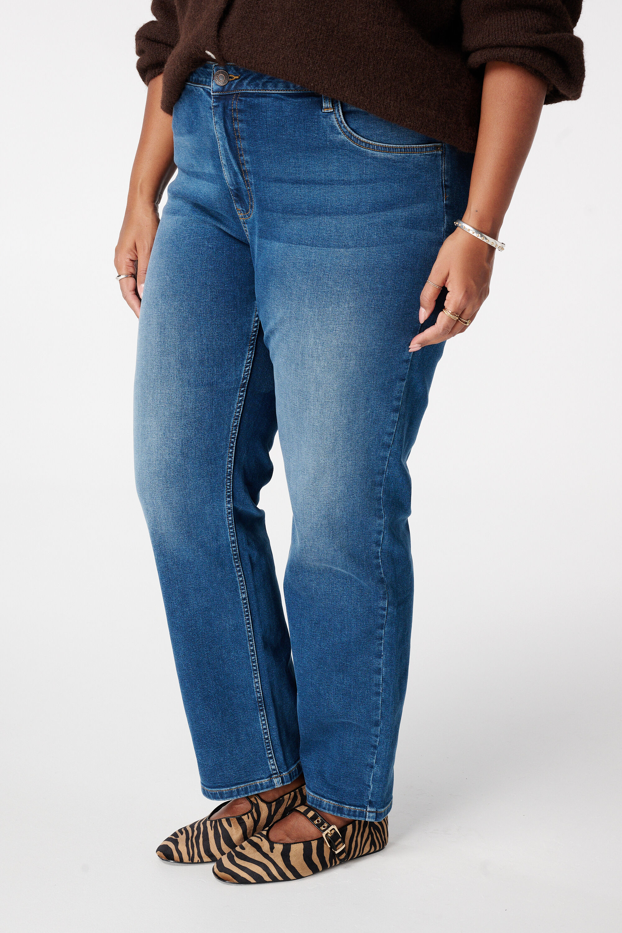 Vaqueros de pierna recta LILY image number 5