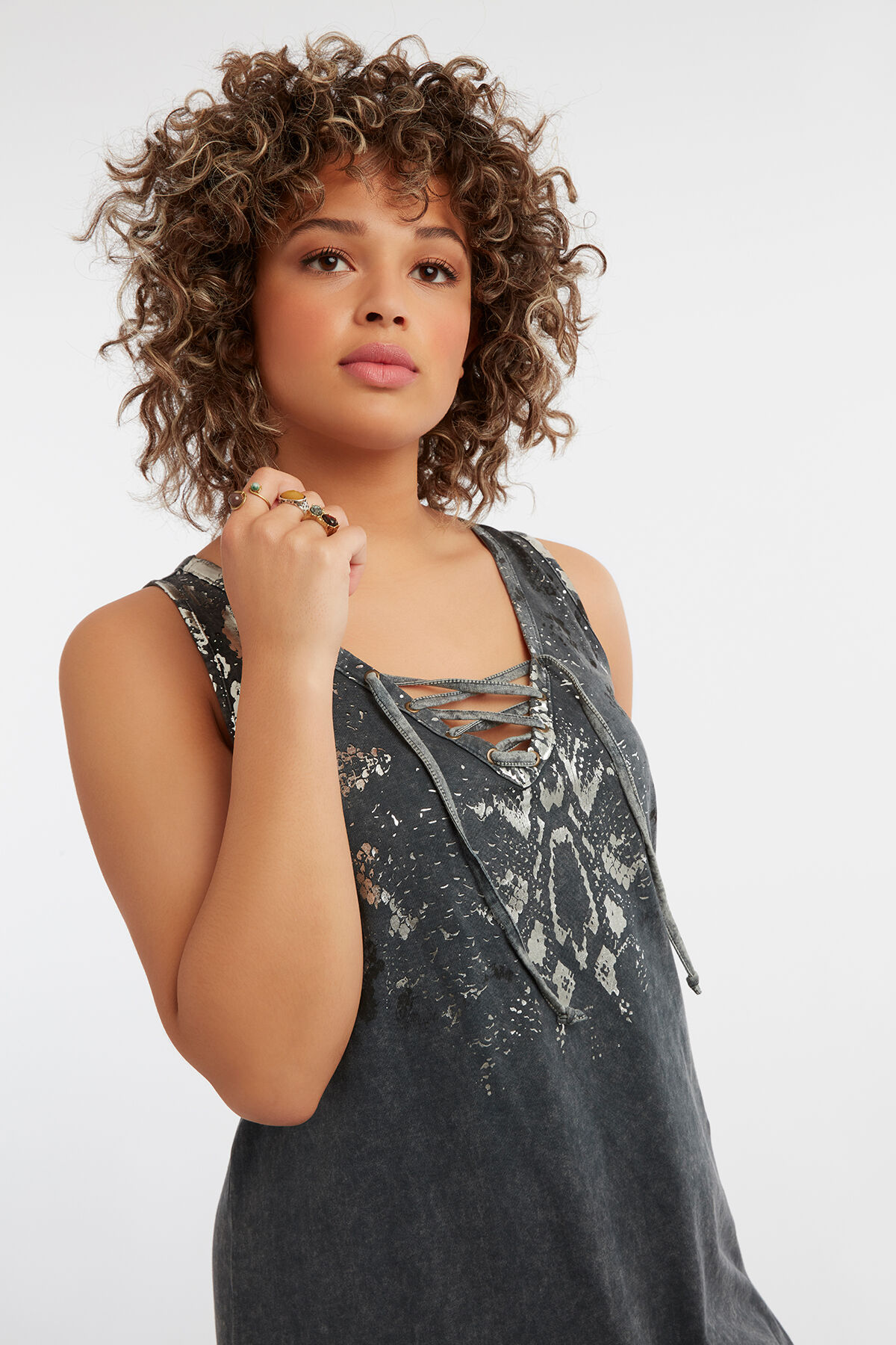 Vestido deste&ntilde;ido sin mangas  image number 3