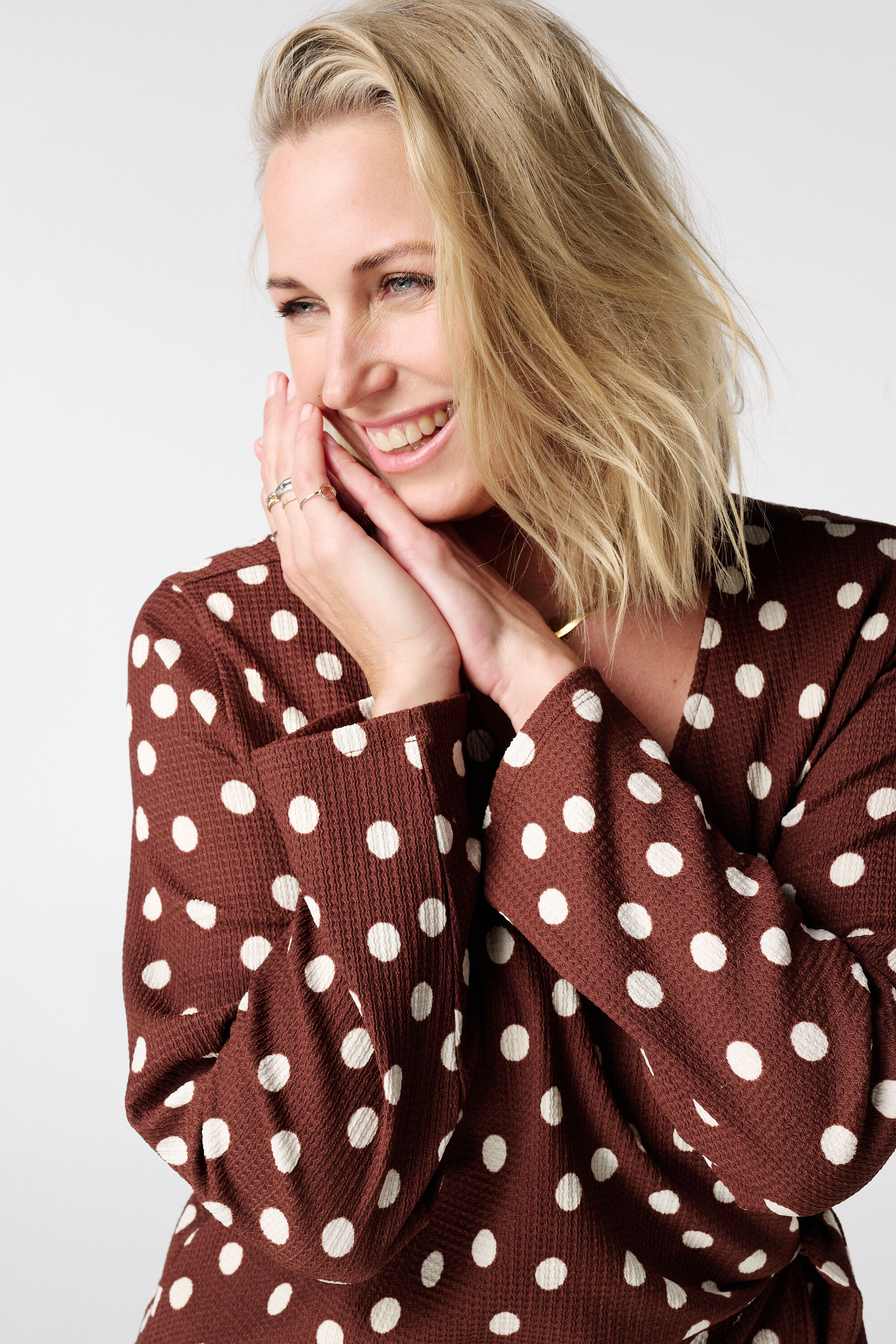 Top cruzado con lunares image number 4