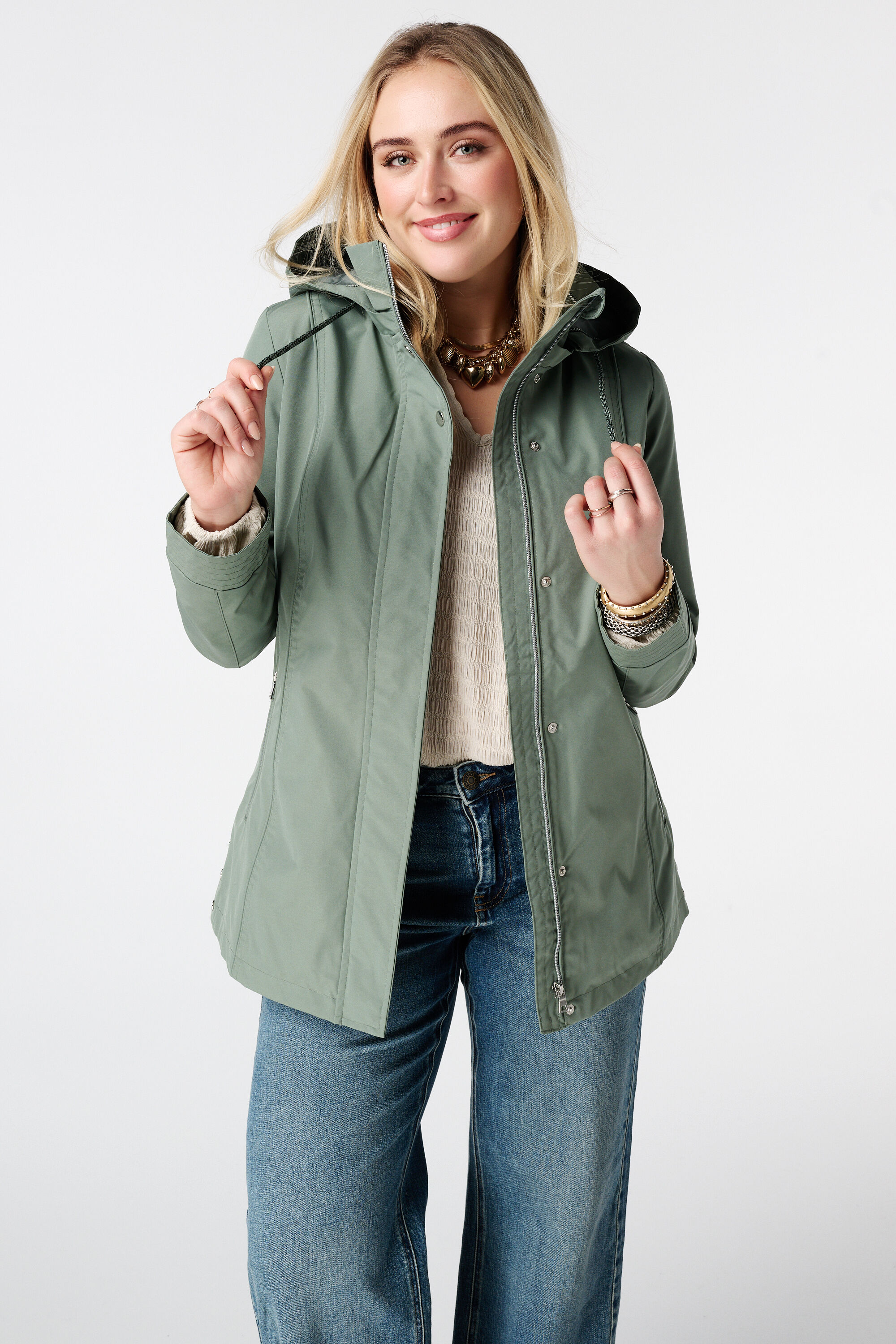 Chaqueta con capucha