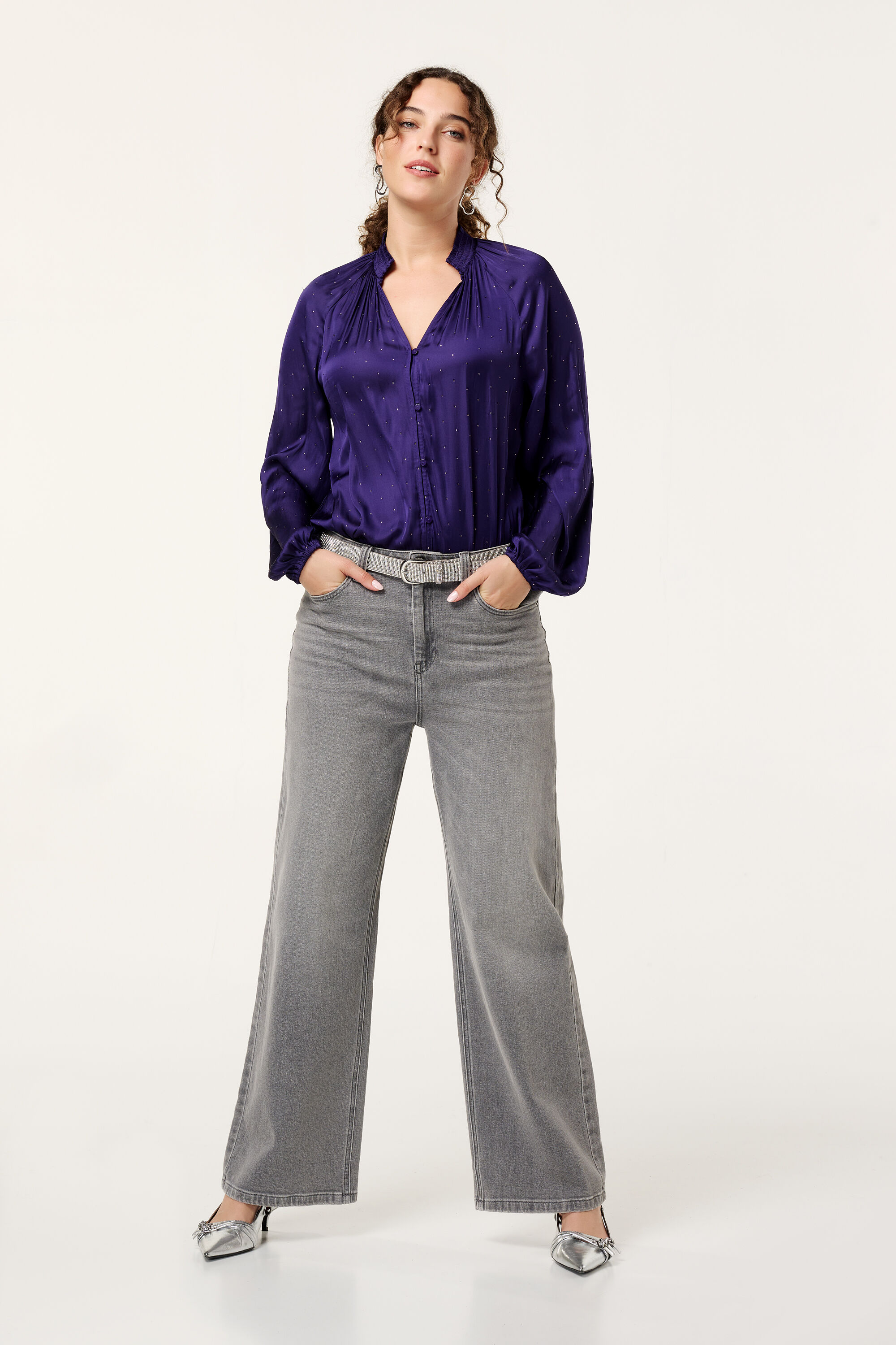 Blusa con peque&ntilde;os brillantes  image number 5