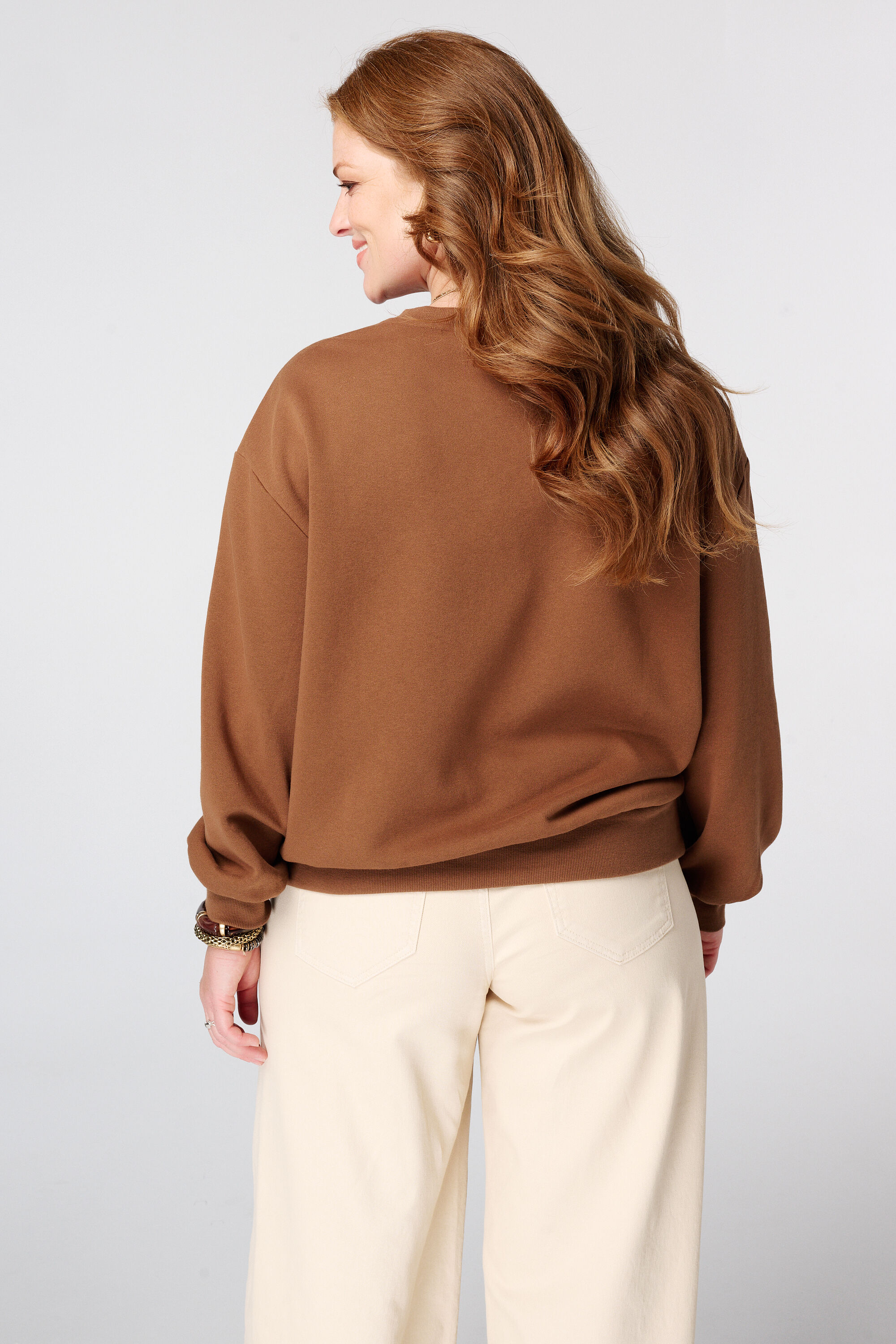 Sudadera con bordado image number 3