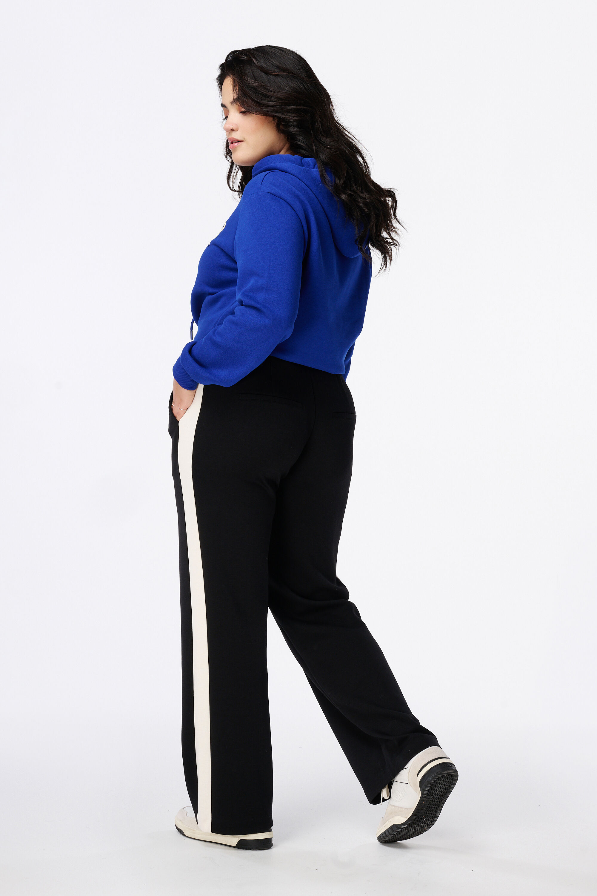 Pantalones con raya que contrasta image number 3