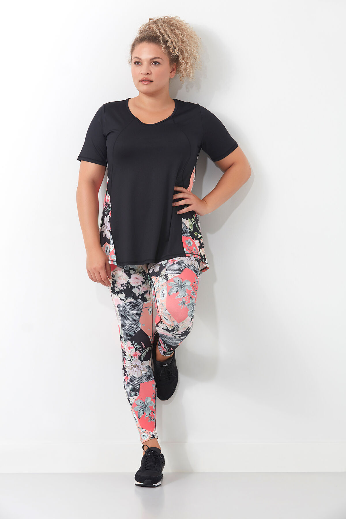 Leggings deportivos con estampado floral image number 6