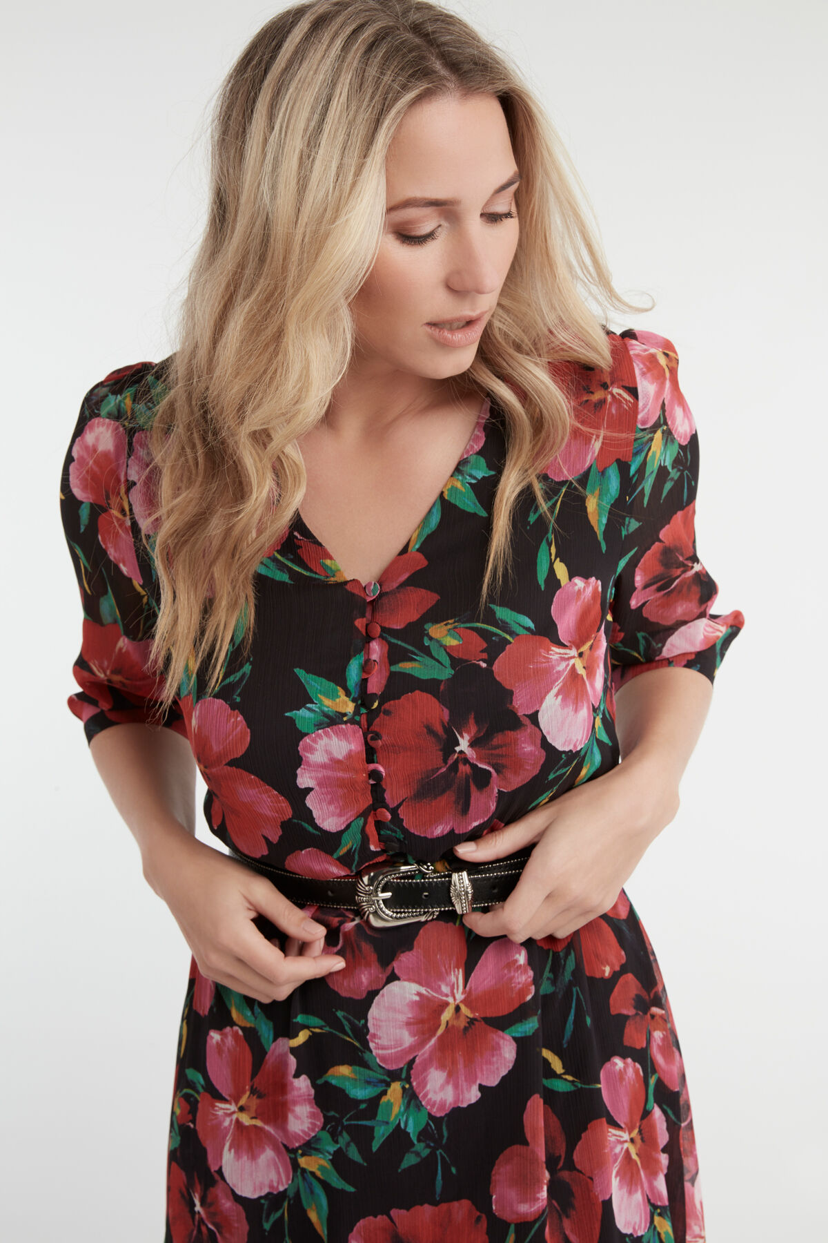 Vestido de flores con volante image number 4