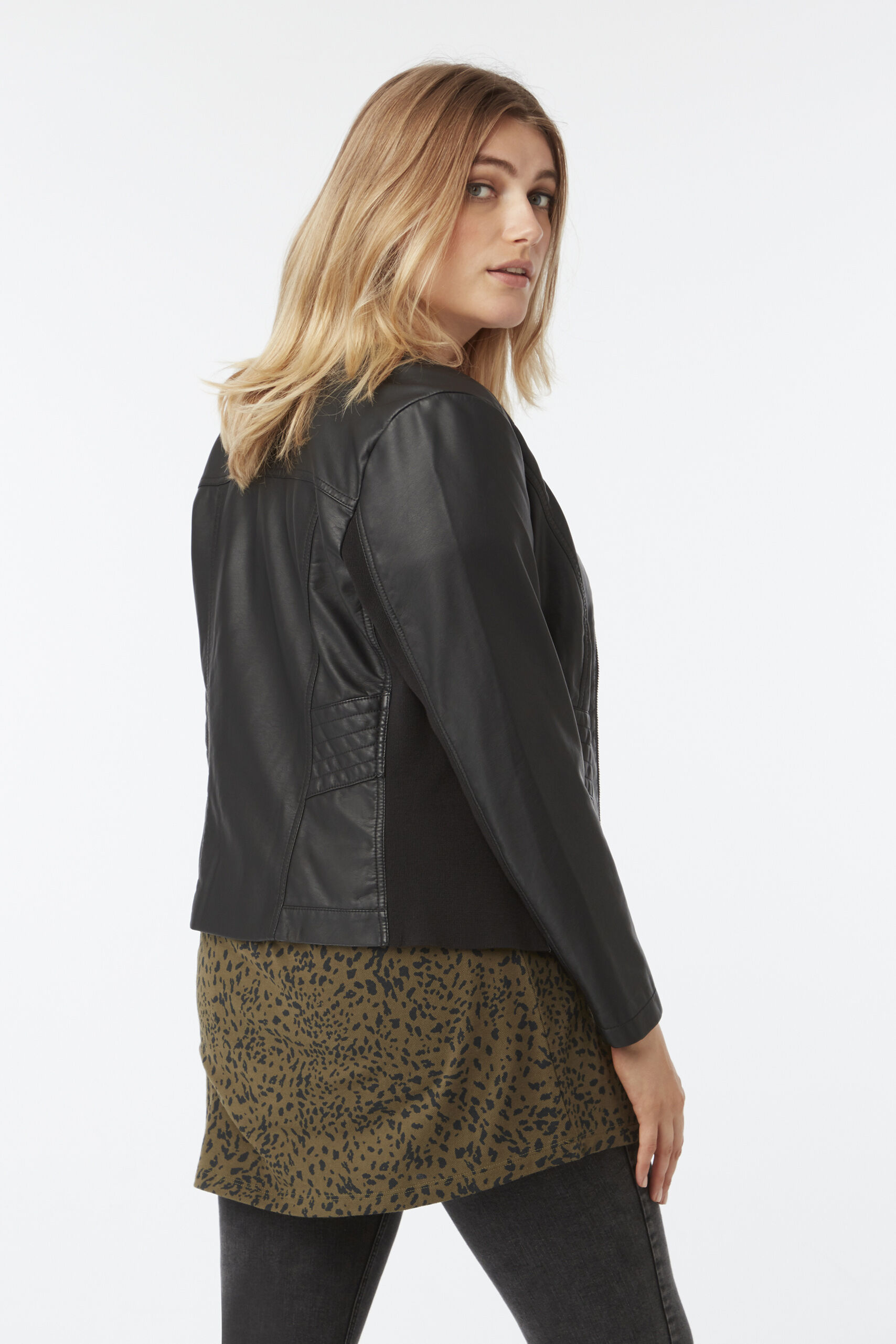 Chaqueta de cuero sint&eacute;tico con cuello redondo image number 6