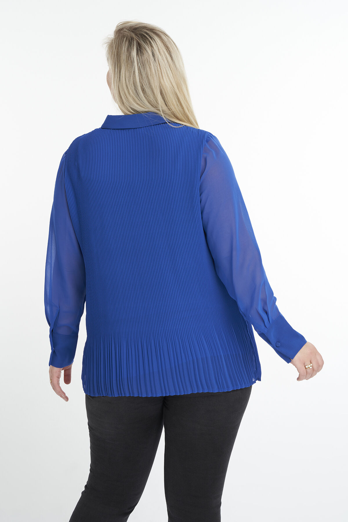 Blusa hecha de tejido plisado image number 3