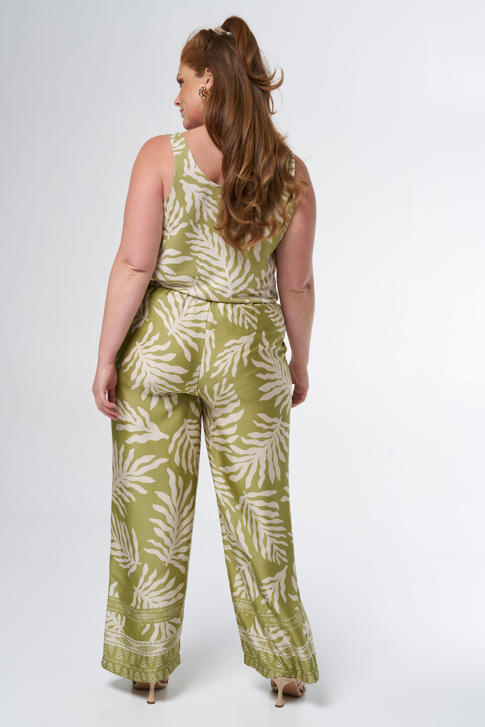 Pantal&oacute;n recto con detalle de lazo image number 3