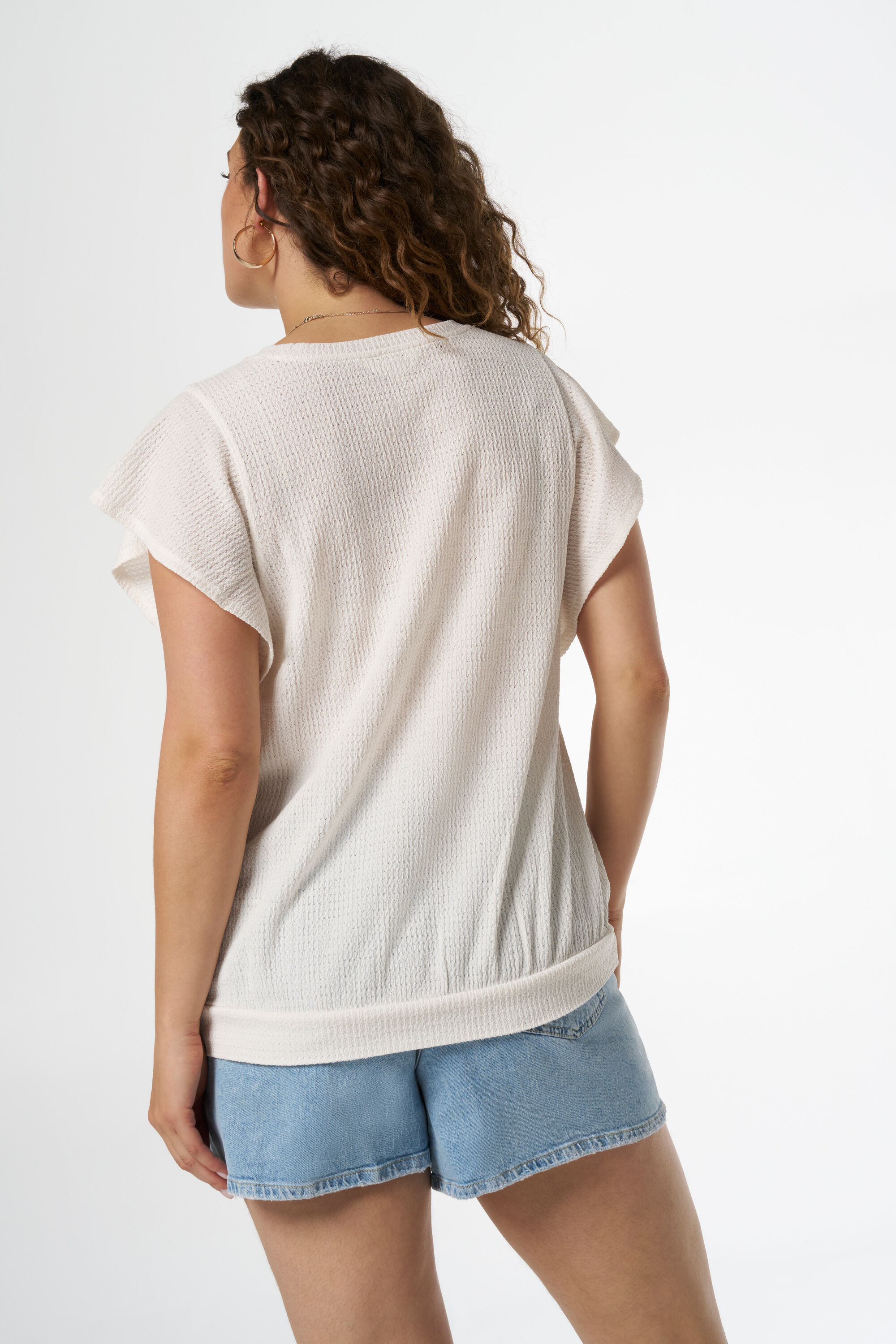 Top con textura y escote en V image number 3