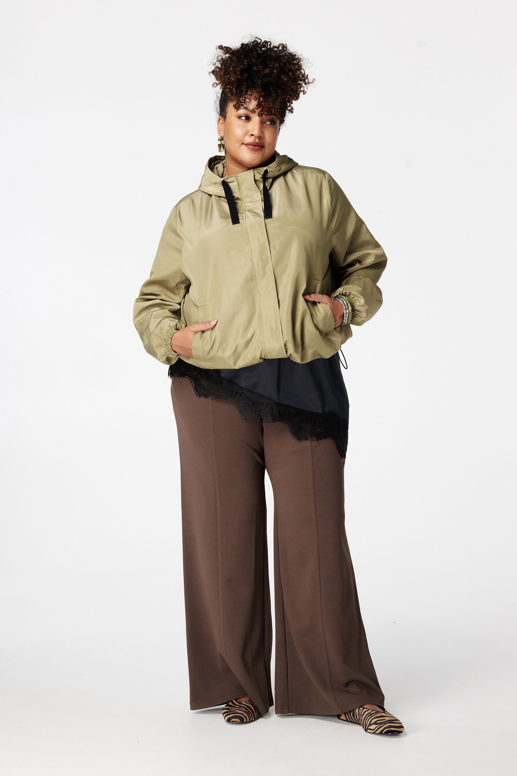 Chaqueta con capucha image number 5