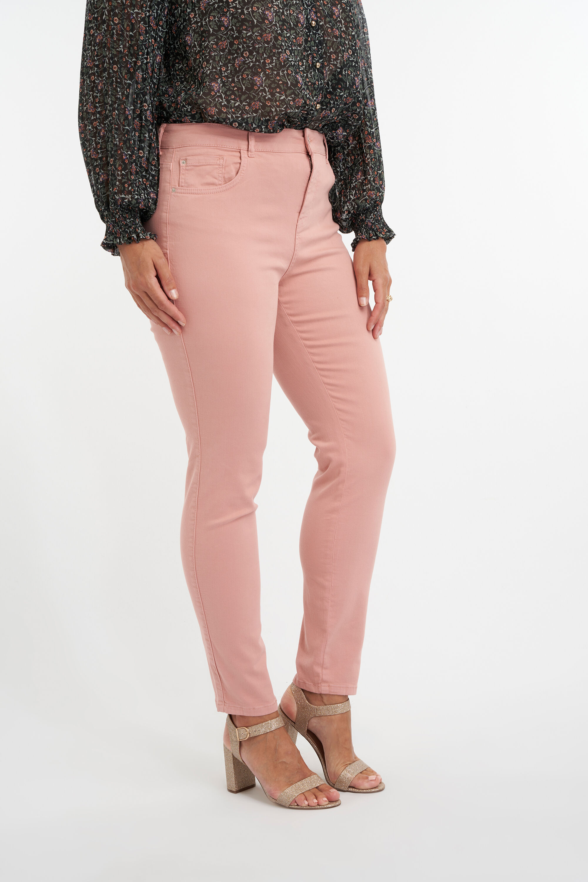 Vaqueros de corte pitillo  image number 4