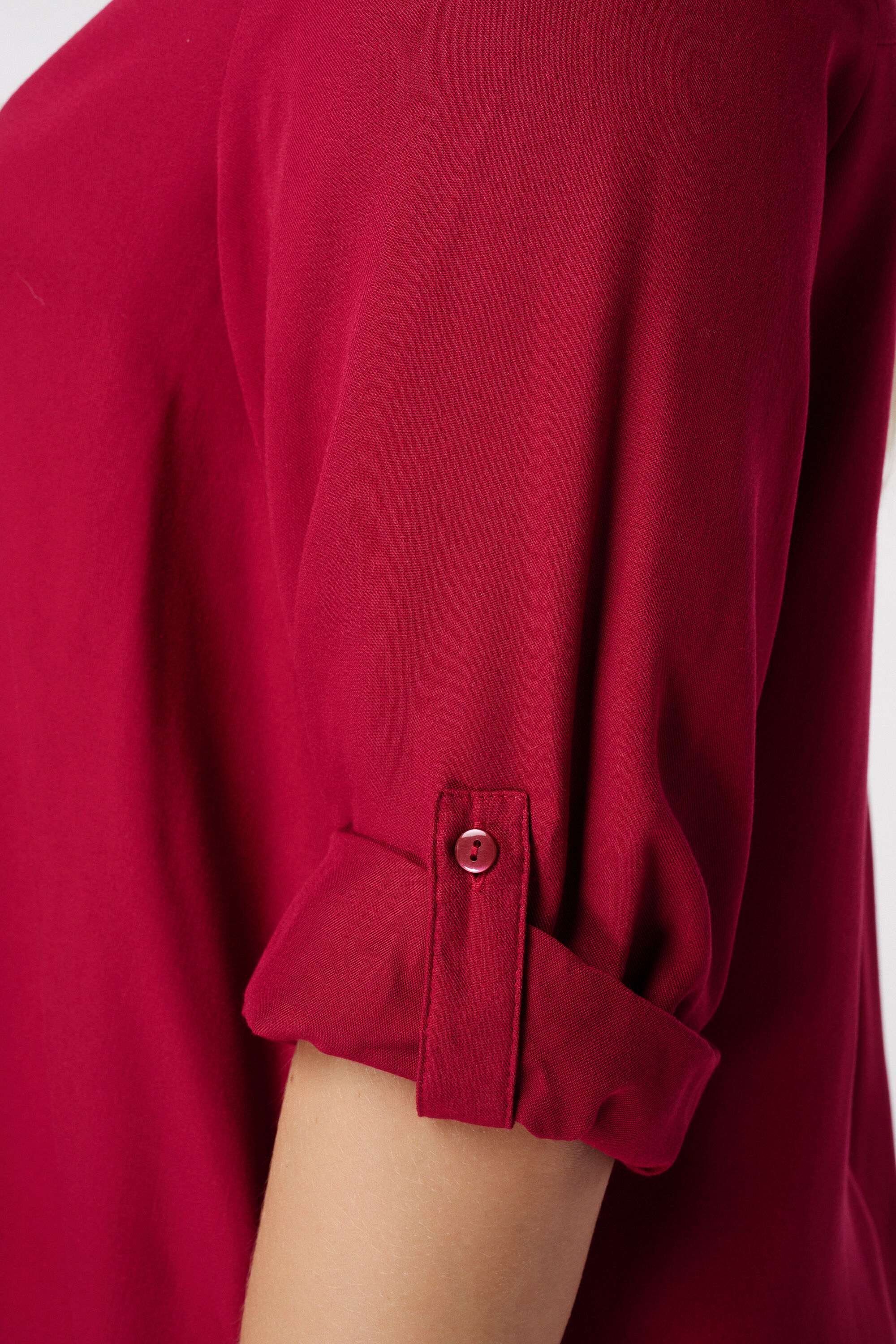 Blusa con mangas enrolladas image number 6