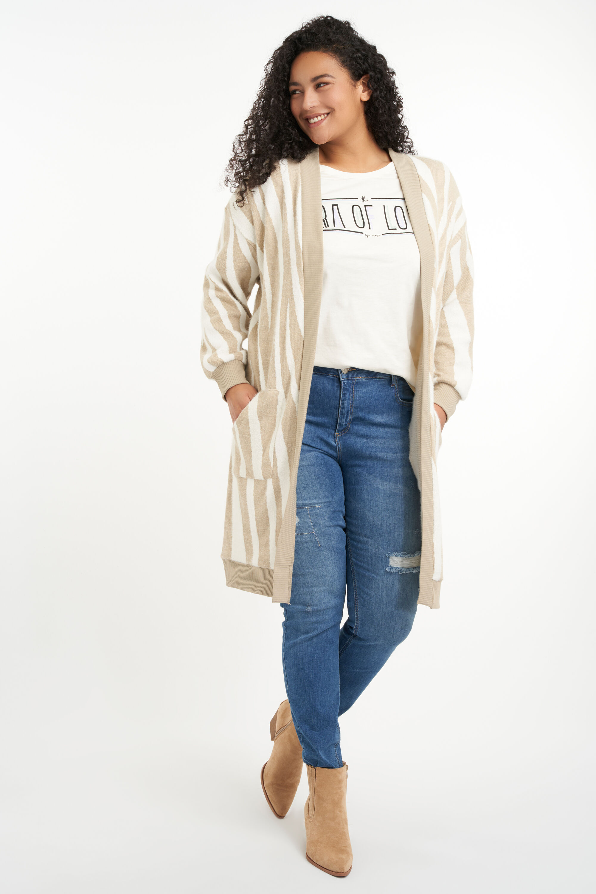 C&aacute;rdigan con estampado image number 6