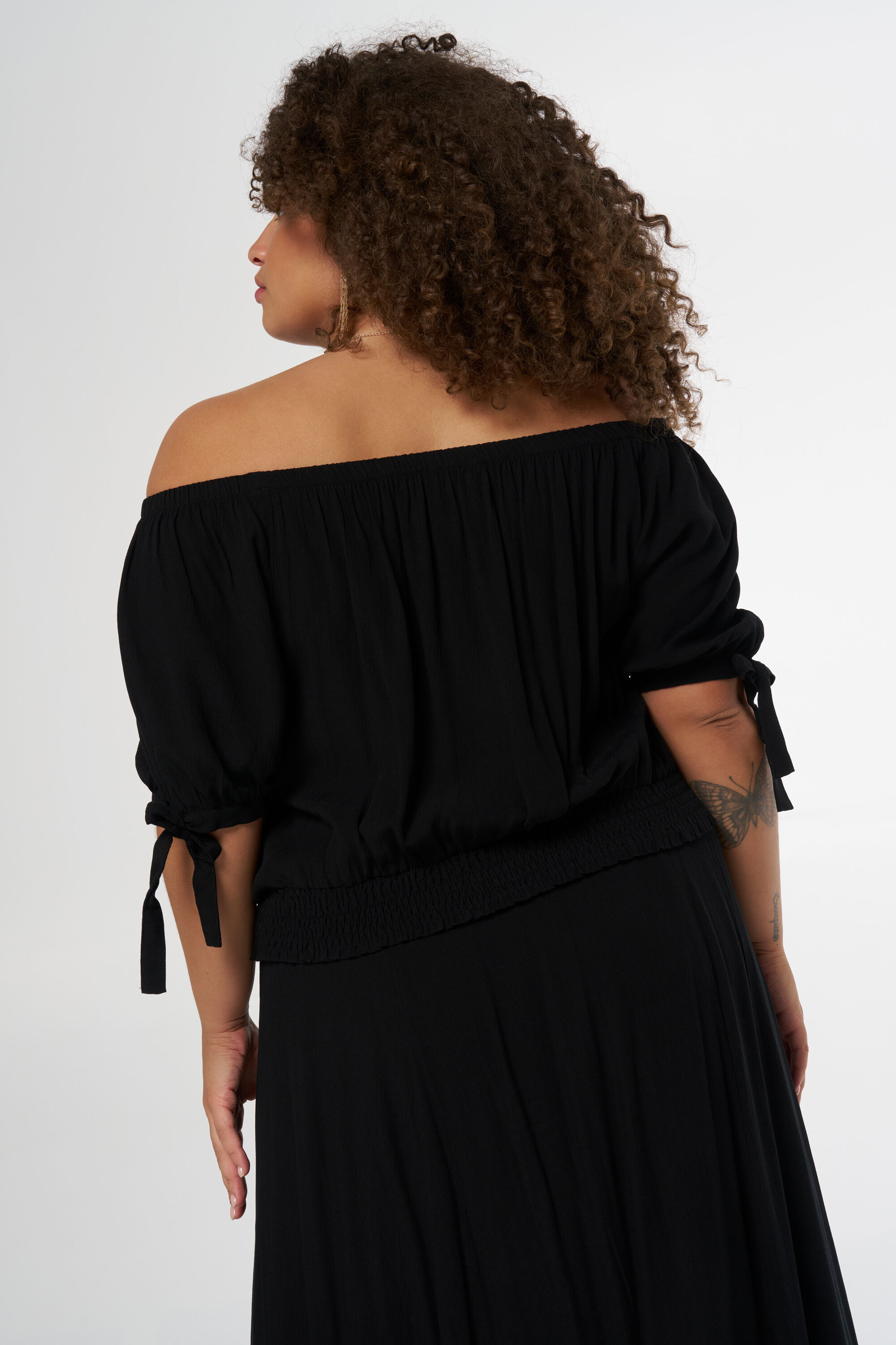 Blusa sin hombros image number 3