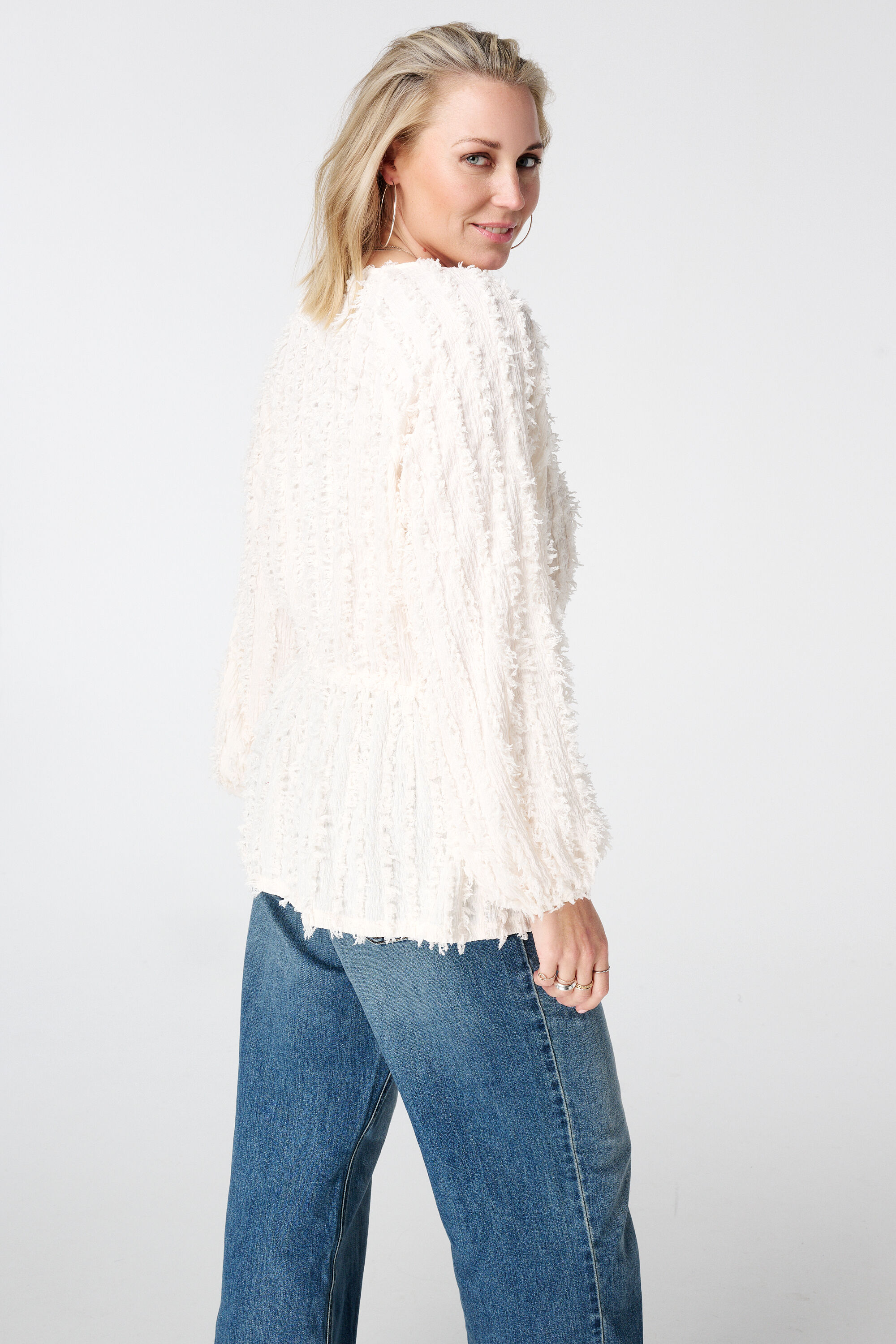 Top de punto peludo con cord&oacute;n ajustable image number 3