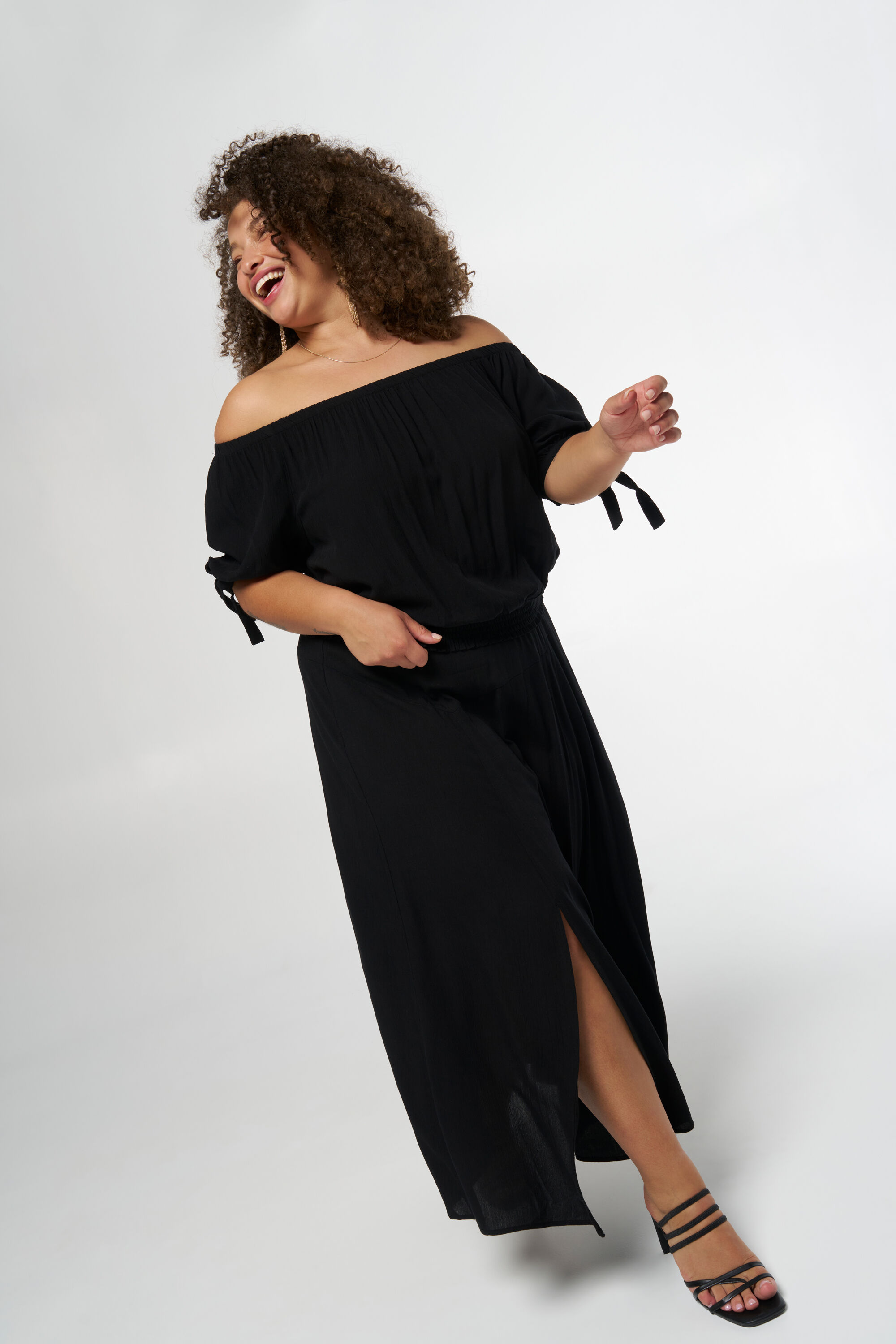 Blusa sin hombros image number 5