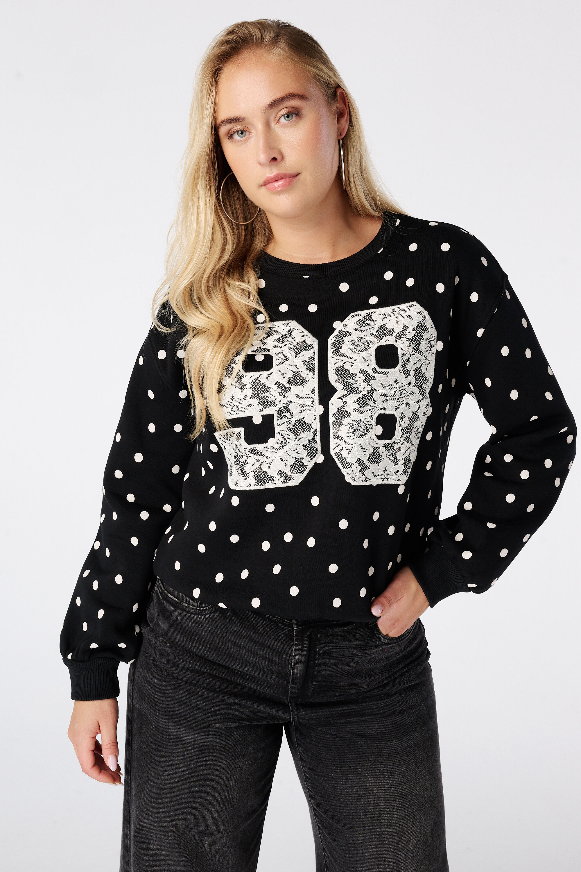 Sudadera de lunares con encaje
