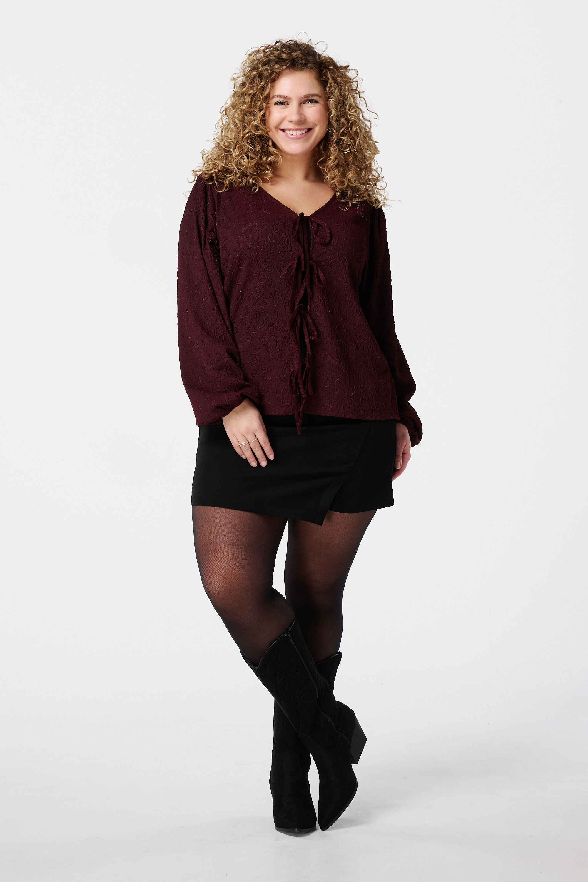 Top con lazos decorativos image number 5