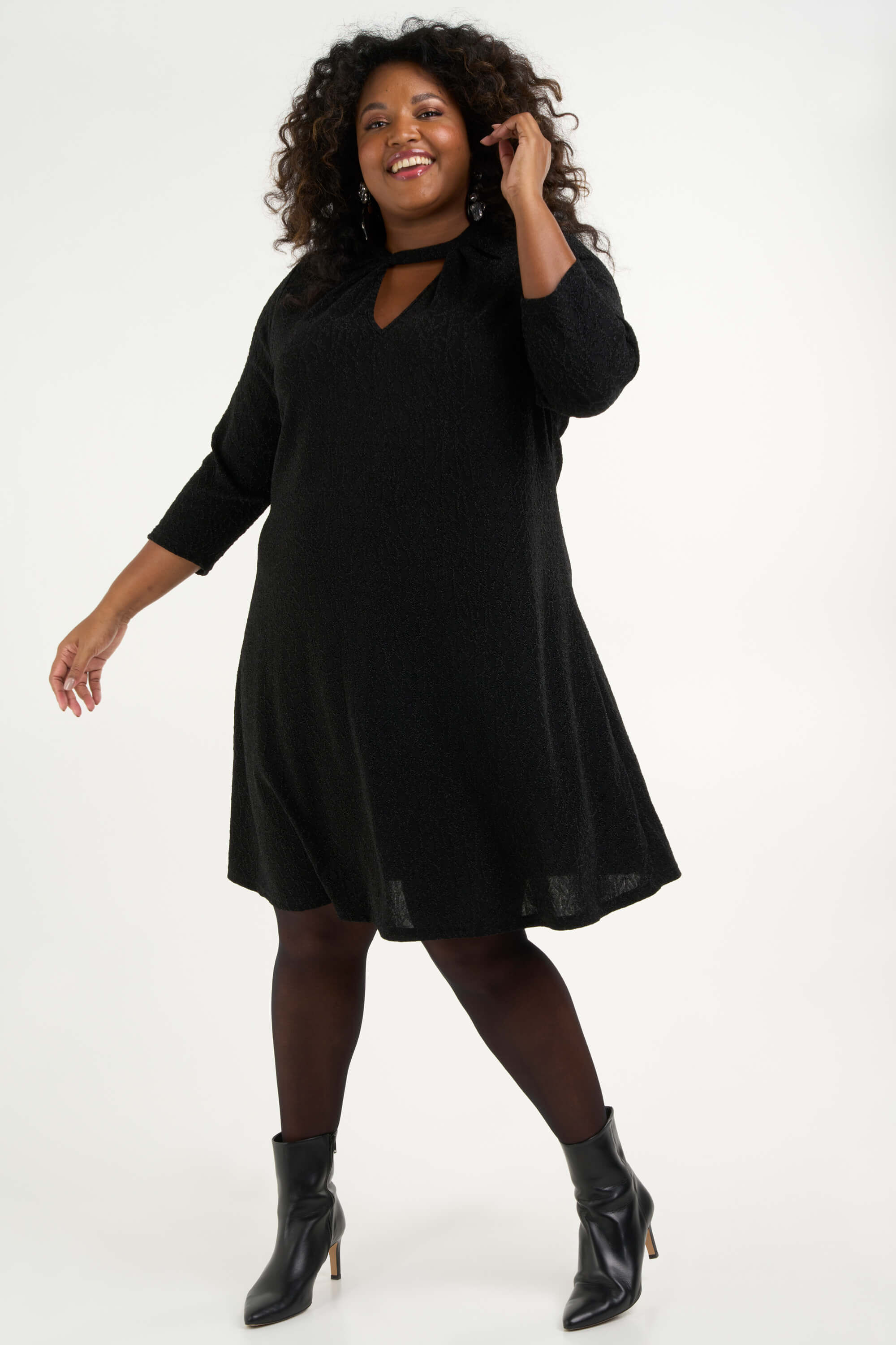 Vestido con detalles con purpurina image number 7