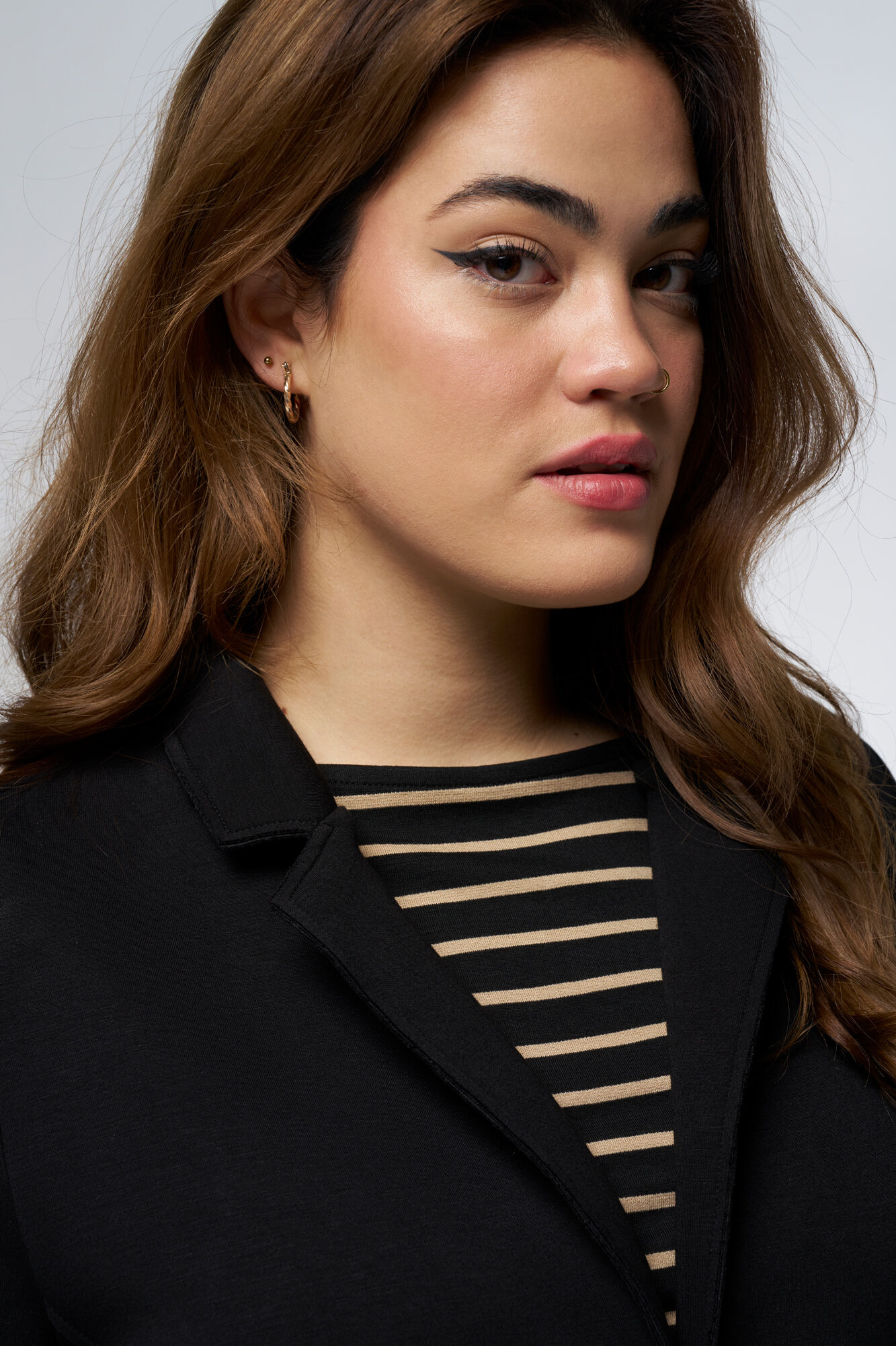 Abrigo con botones  image number 4