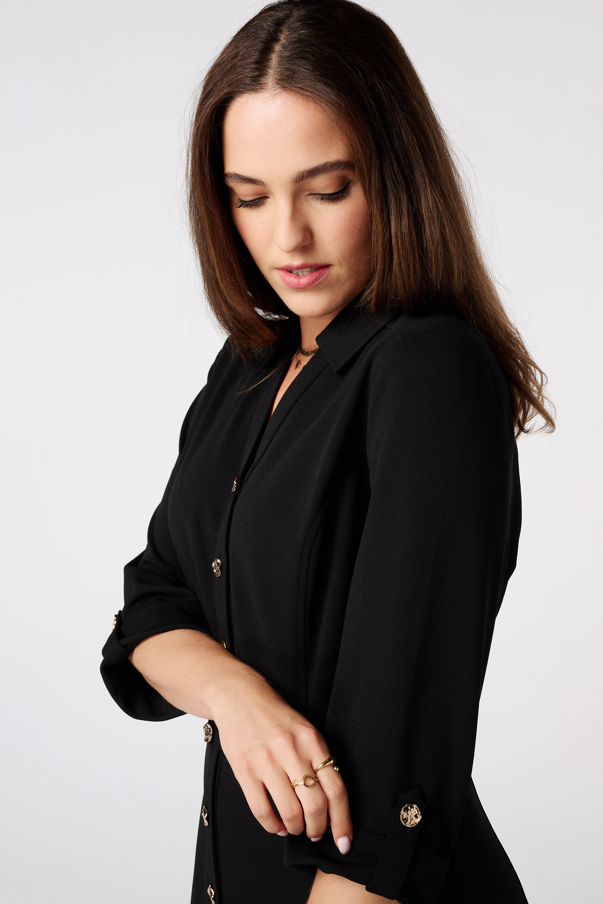 Vestido con botones decorativos image number 4