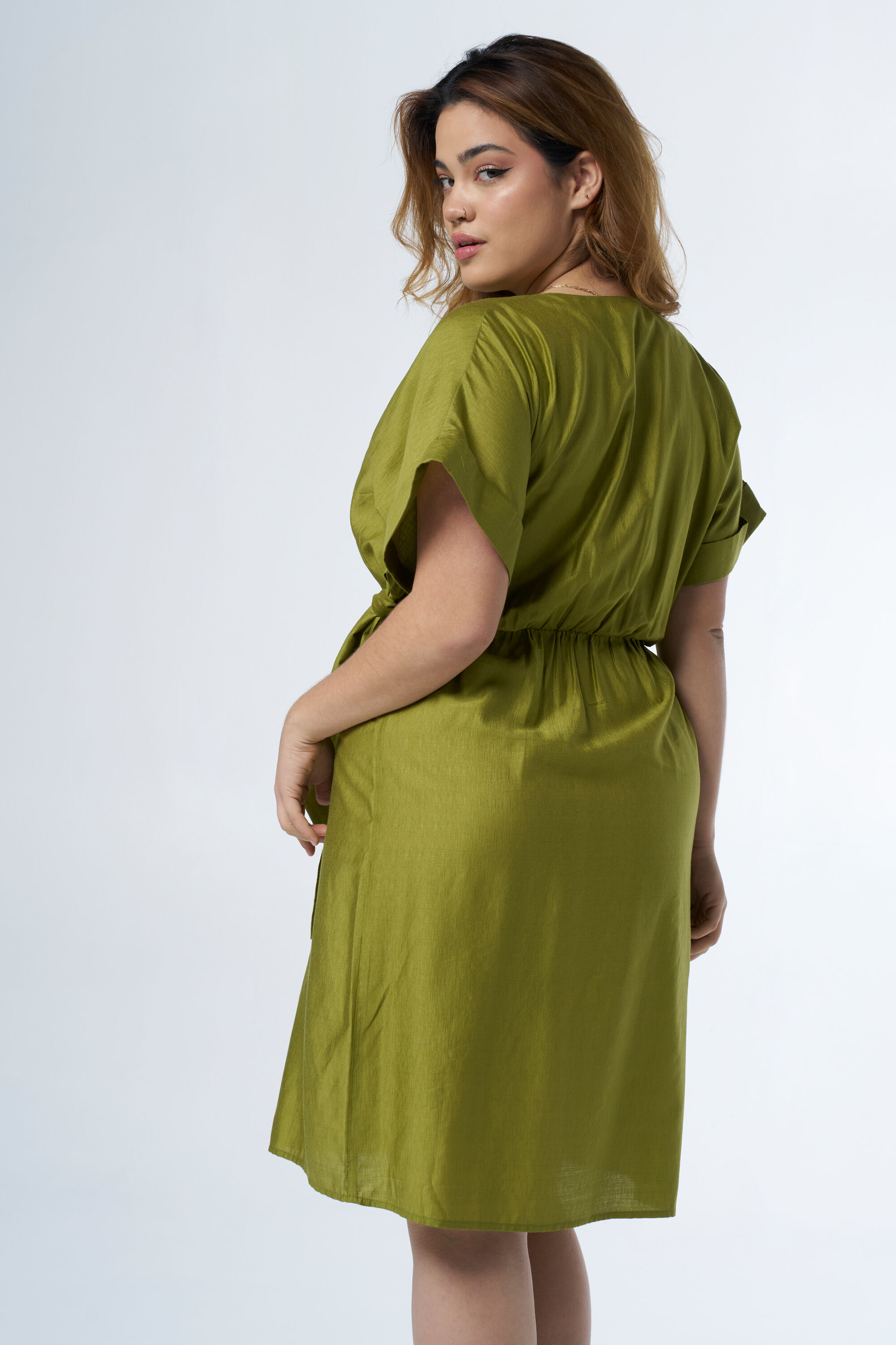 Vestido con detalle de lazo image number 3