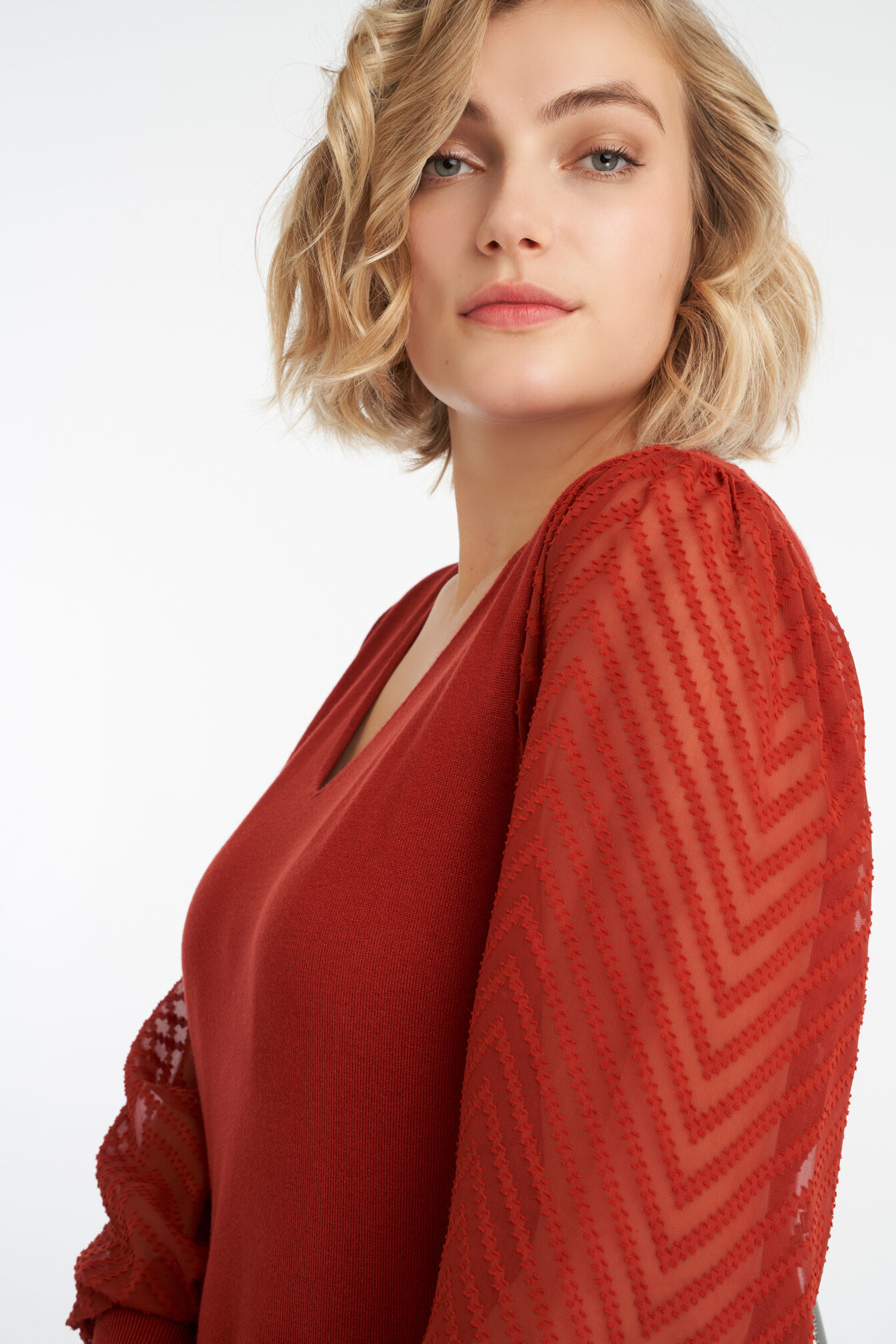 Su&eacute;ter con mangas abullonadas  image number 4