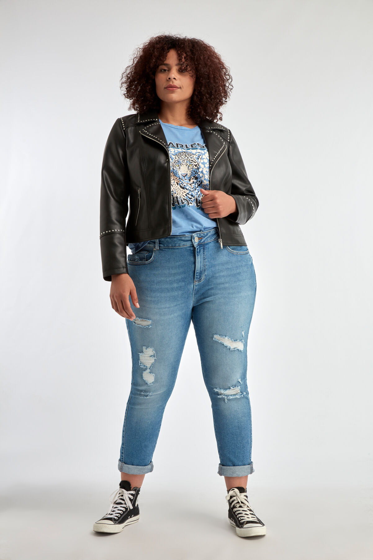 Chaqueta de cuero sint&eacute;tico con tachuelas image number 5