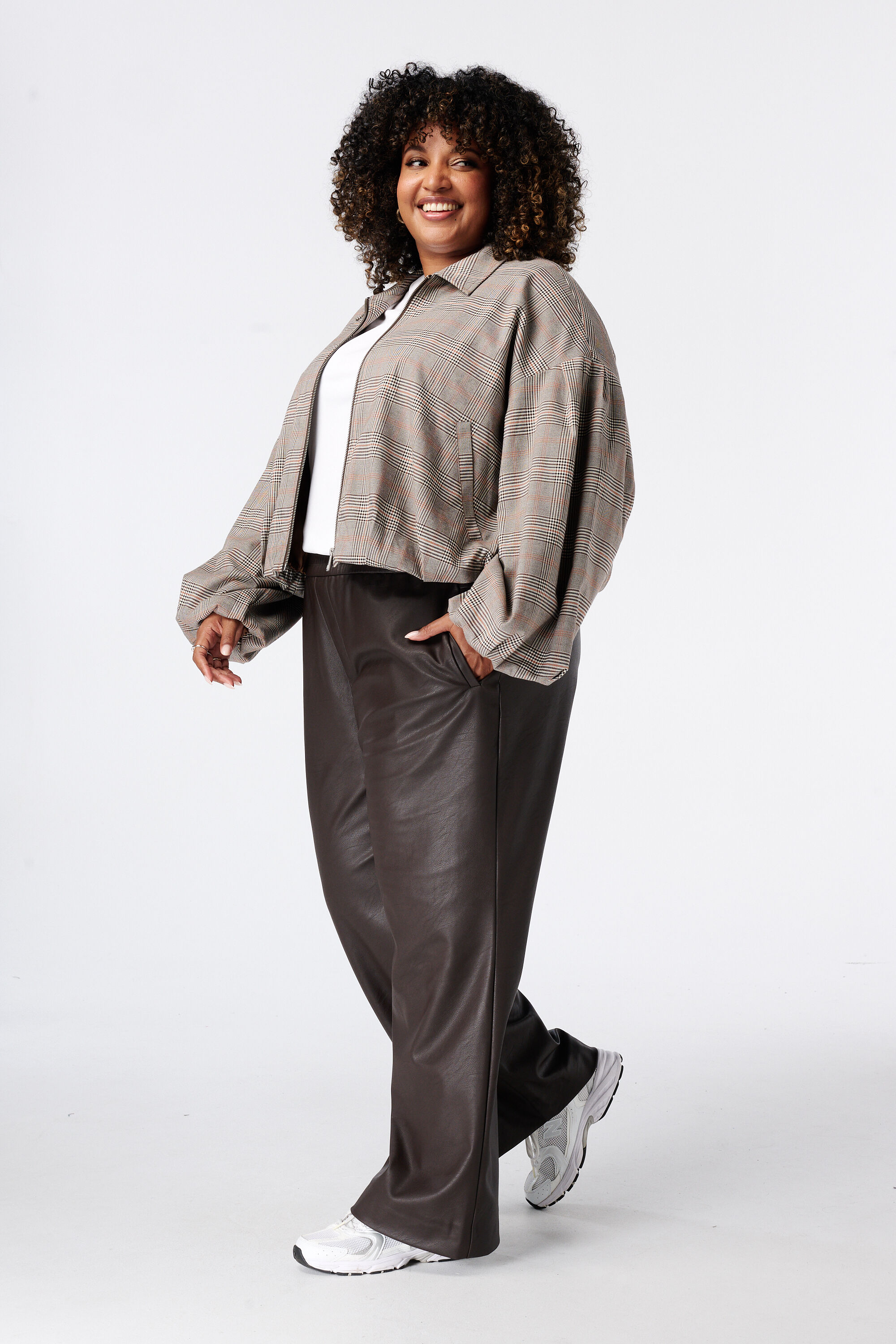 Chaqueta bomber de cuadros image number 5